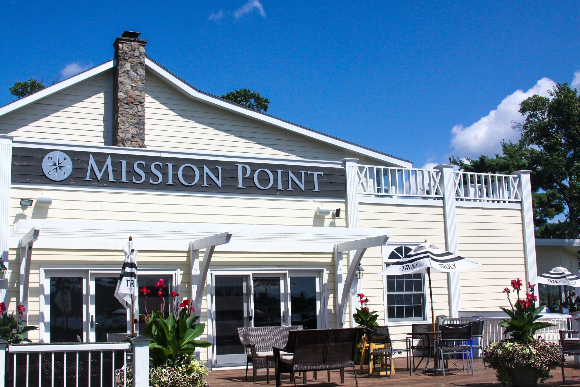 Restaurant Maddens On Gull Lake