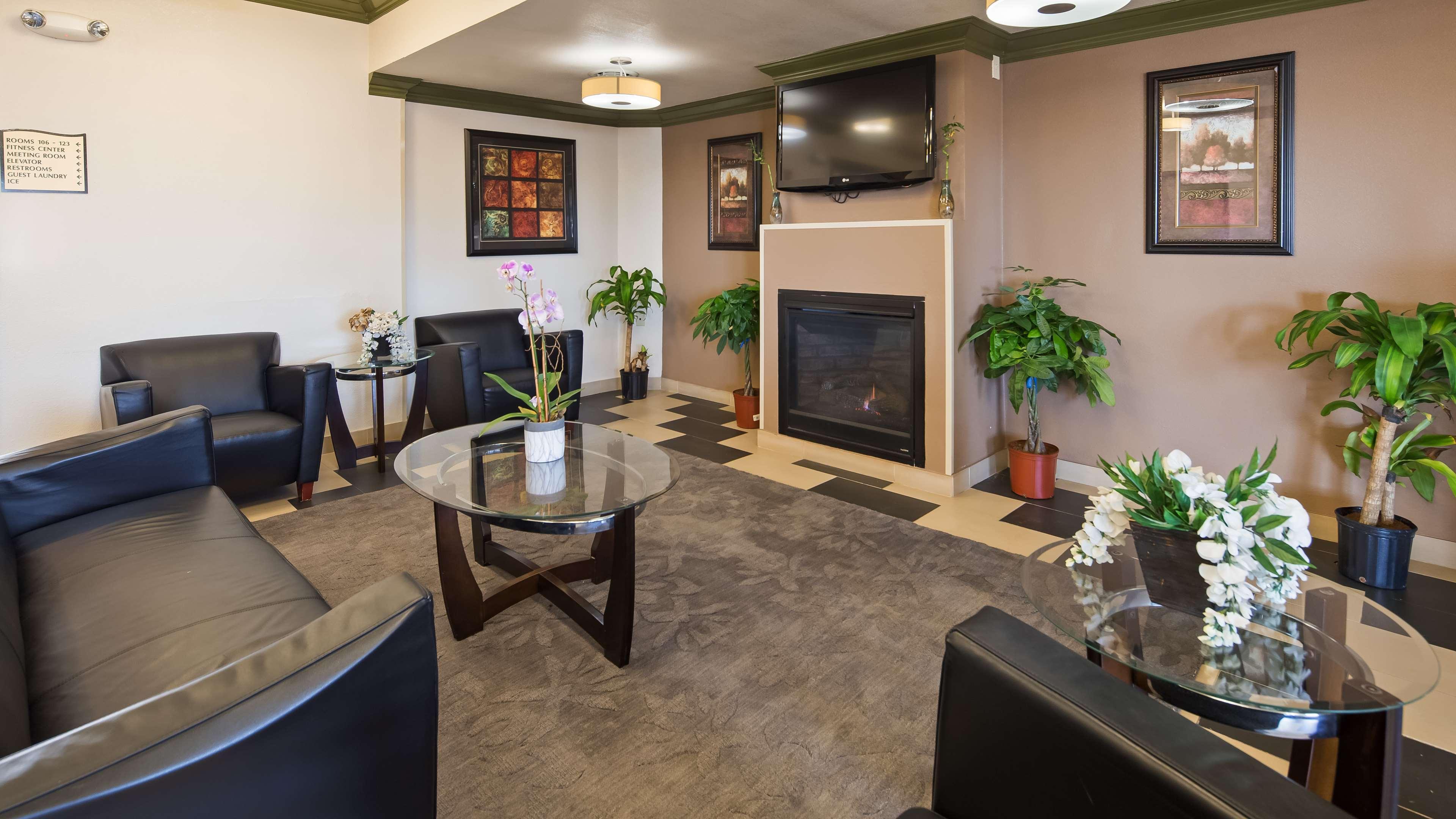 Vista Lobby Baymont by Wyndham Marion, OH