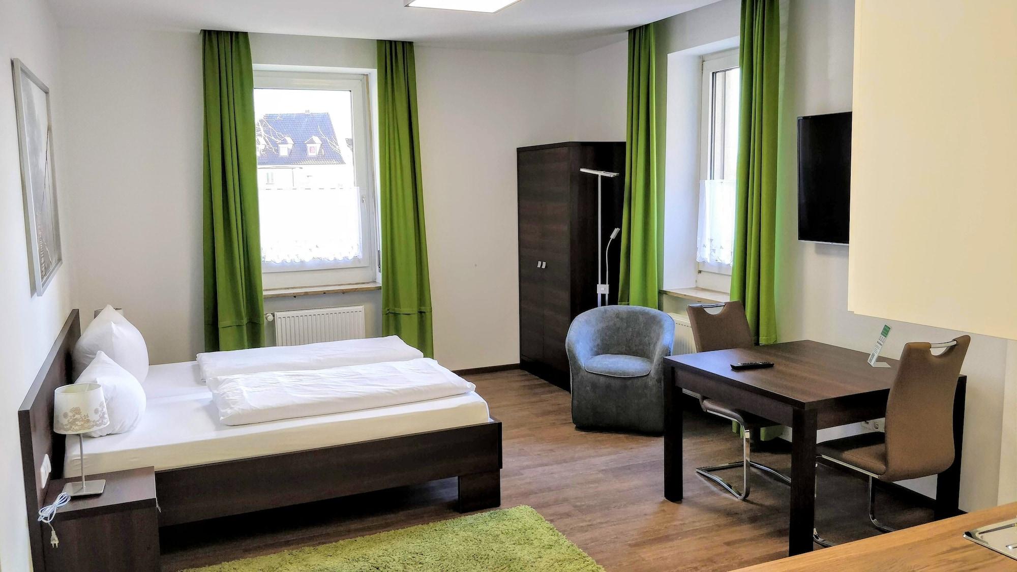 Varios Boardinghouse - Stadtvilla Budget