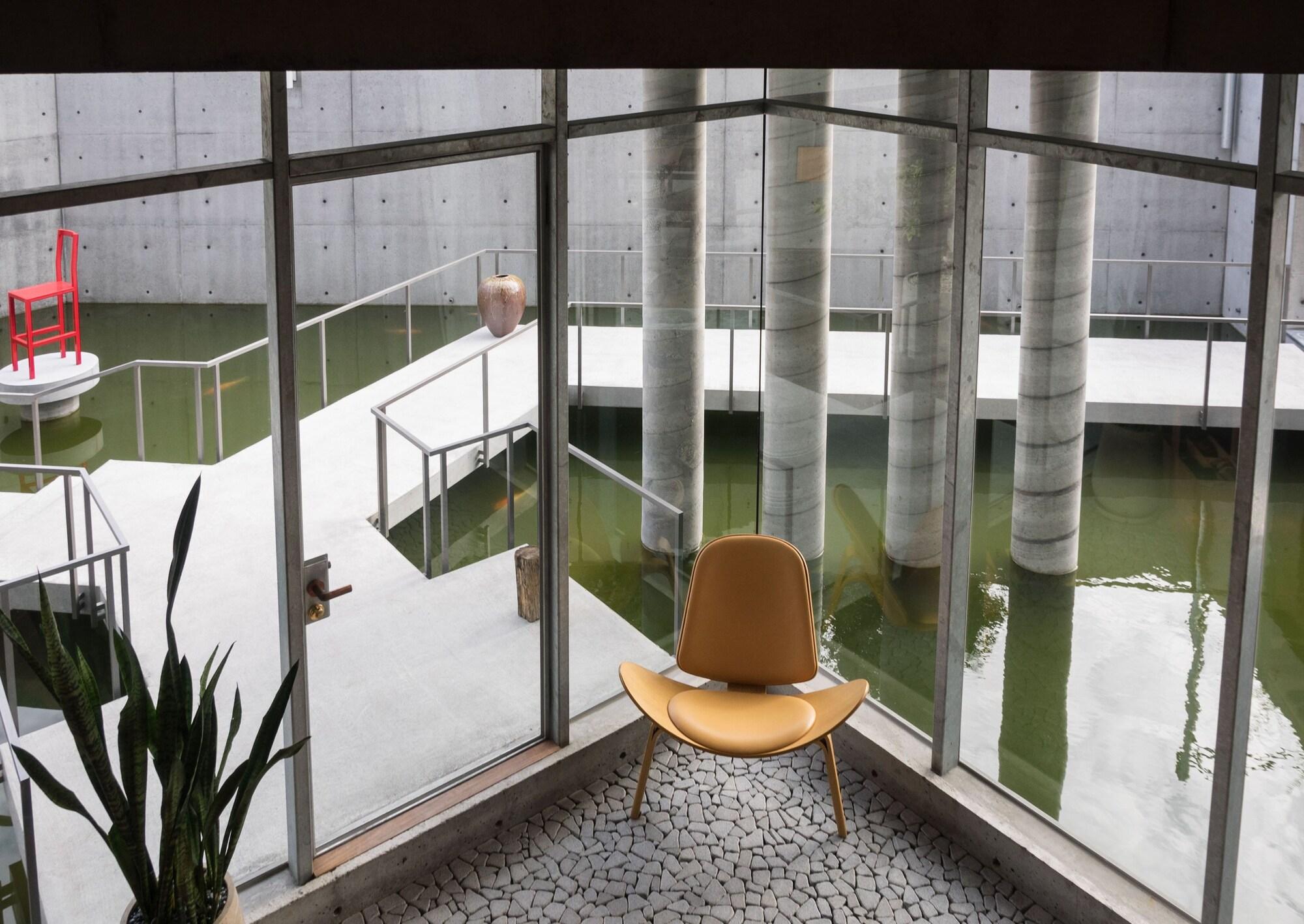 Vista Lobby Mao House