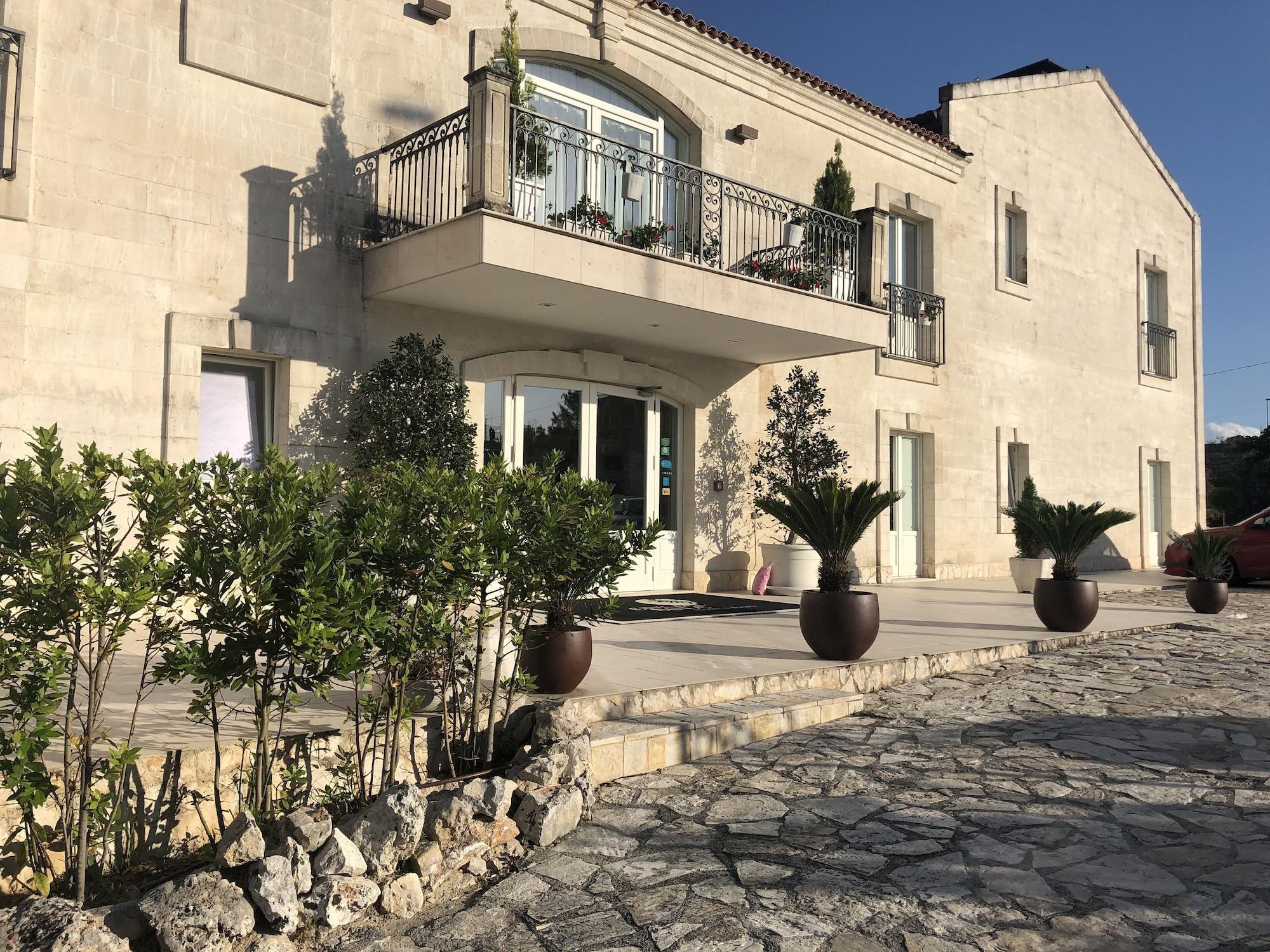 Varios Hotel Cave del Sole