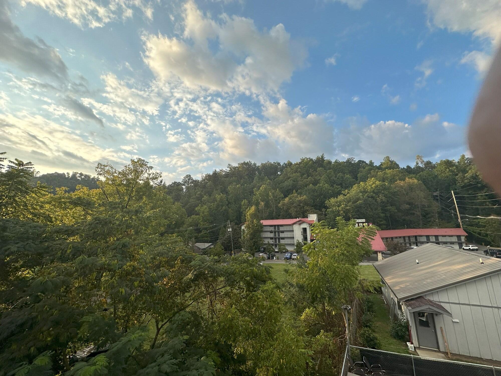 Vista Exterior Timber Ridge Lodge - Walking Distance from Downtown Gatlinburg