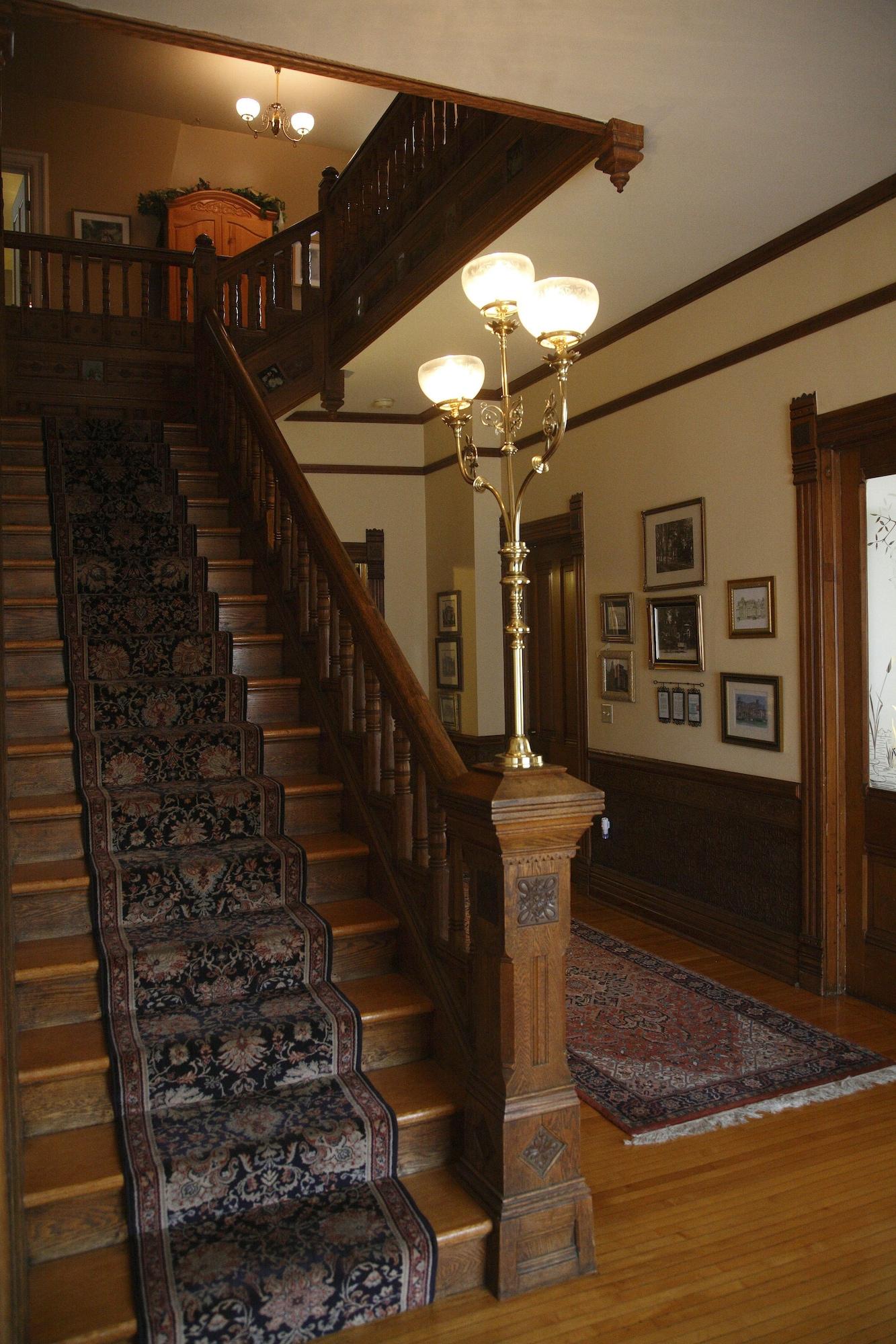 Vista Lobby Hamilton House