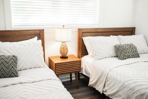 Alquiler Vacacional - Ruth's Cottage at Addis Acres/Newly Renovated/Firepit/Private Pond/2BR/2BA/Deck