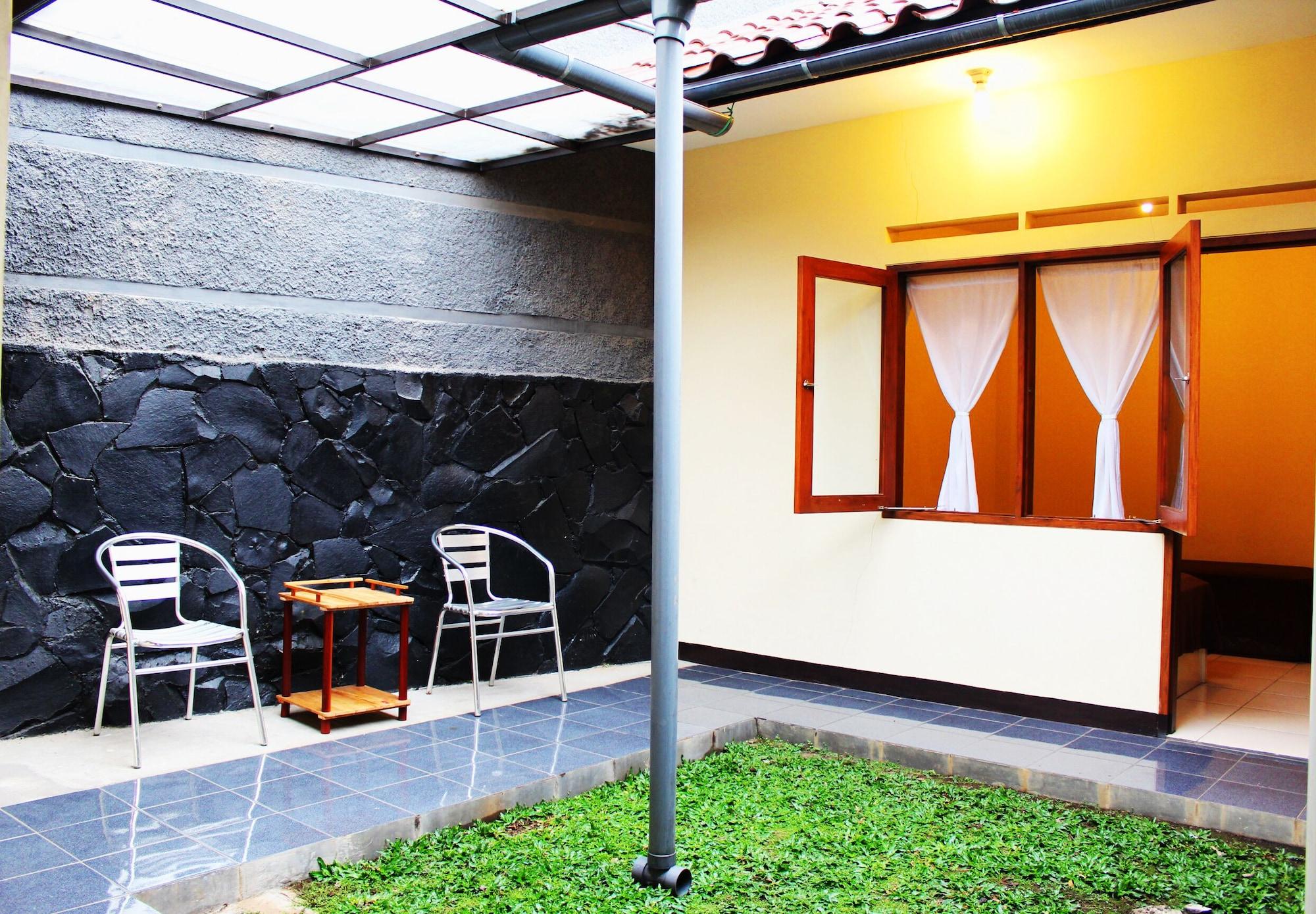 Equipamiento de Habitación De Orange Pasteur Guest House by HouseinBandung