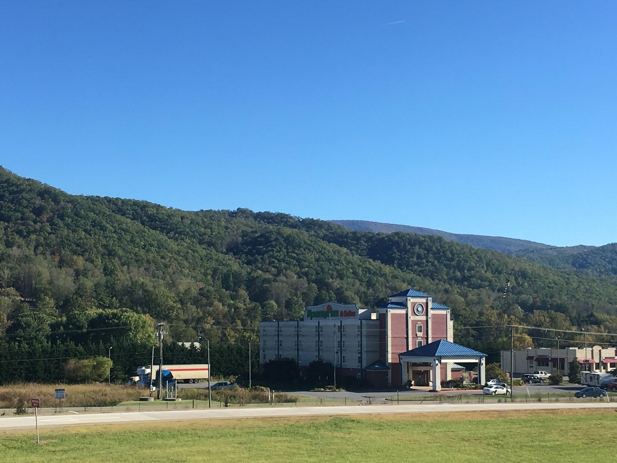 Vista Exterior Mountain Inn & Suites