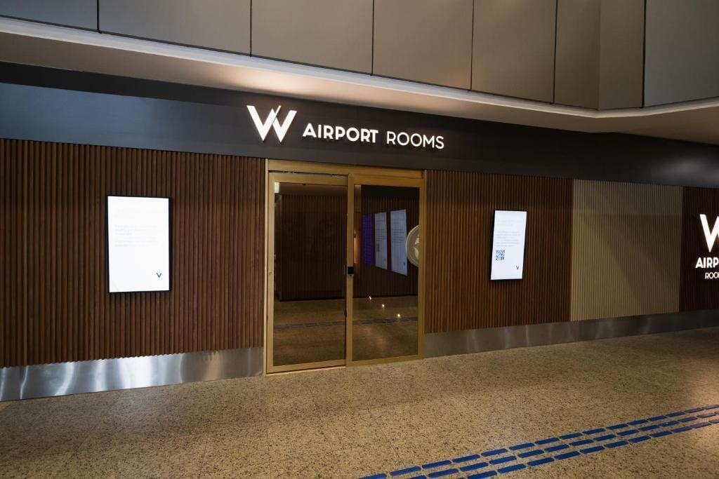 Vista Exterior W Airport Rooms
