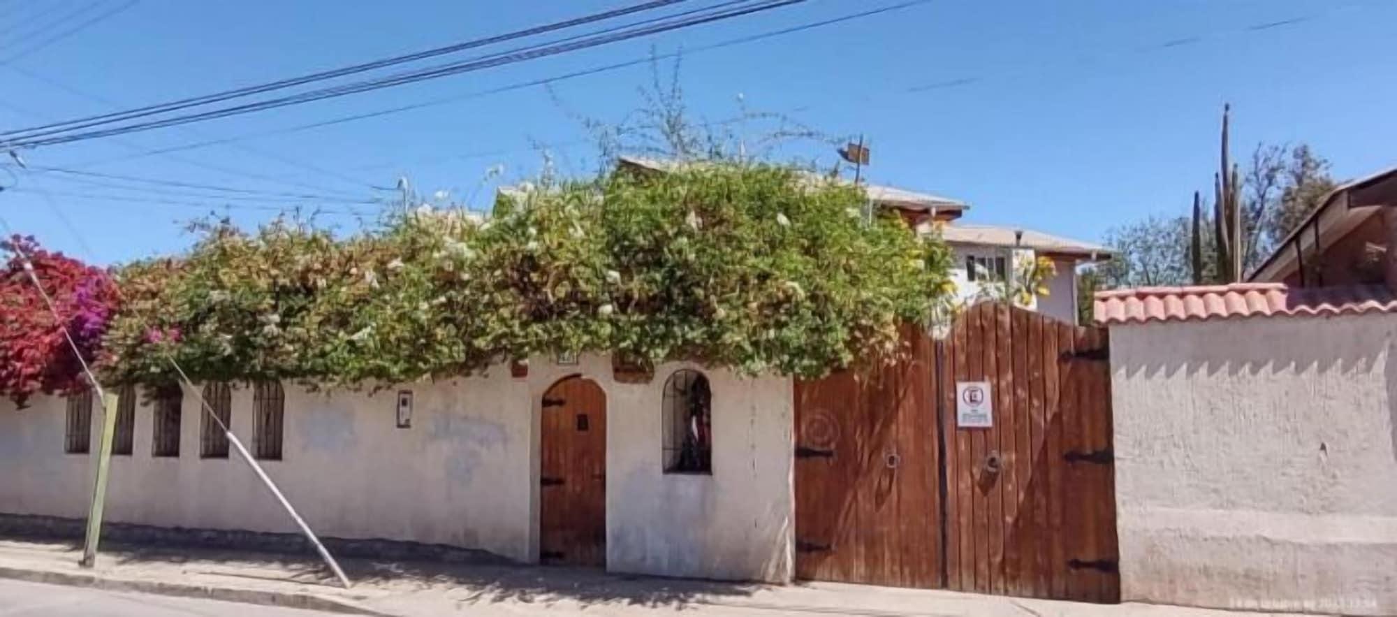 Vista Exterior Hostal Donde Rita