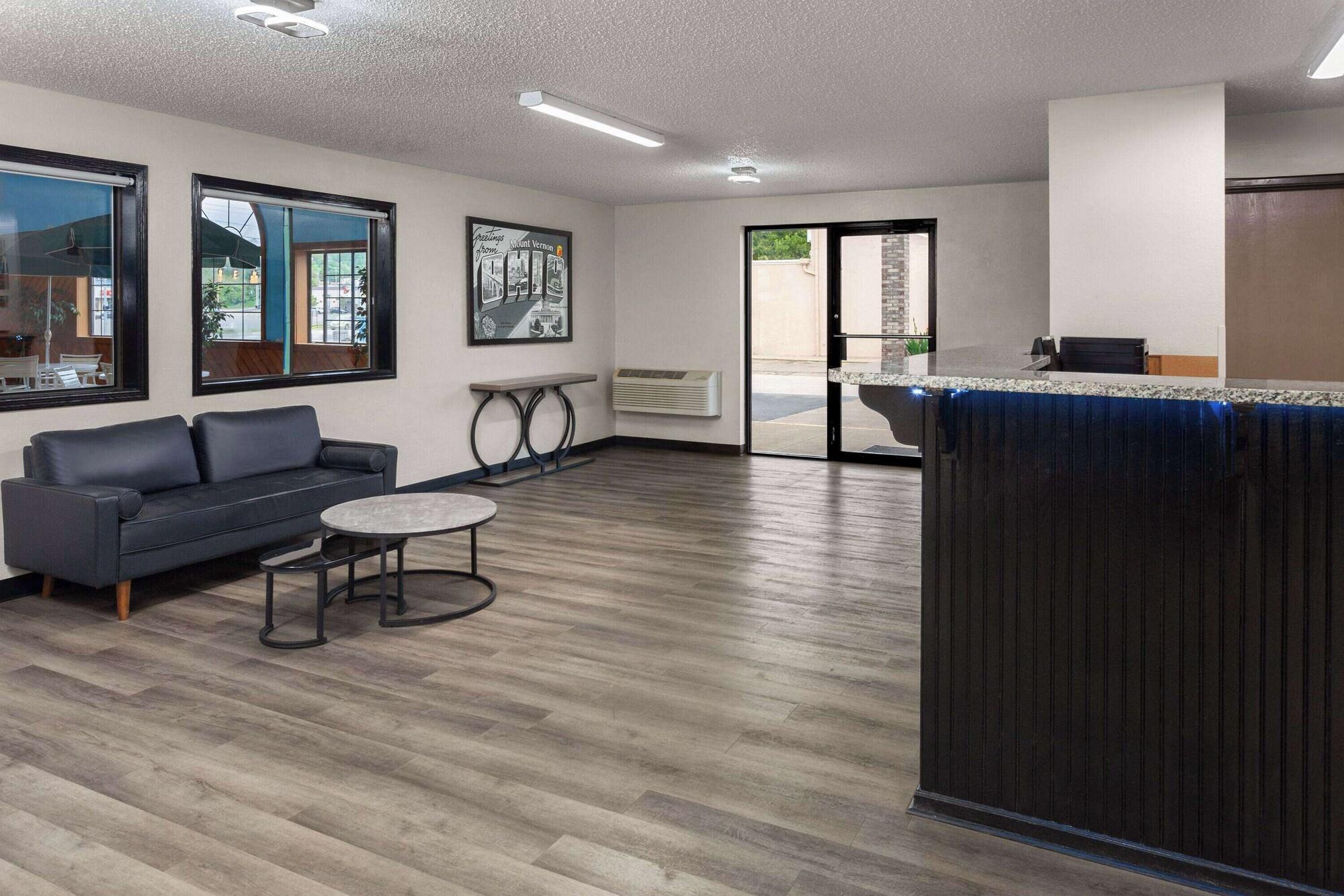 Vista Lobby Super 8 by Wyndham Mt. Vernon