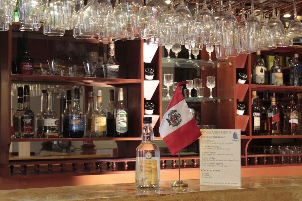Bar/Salón Hotel Manhattan Inn Airport