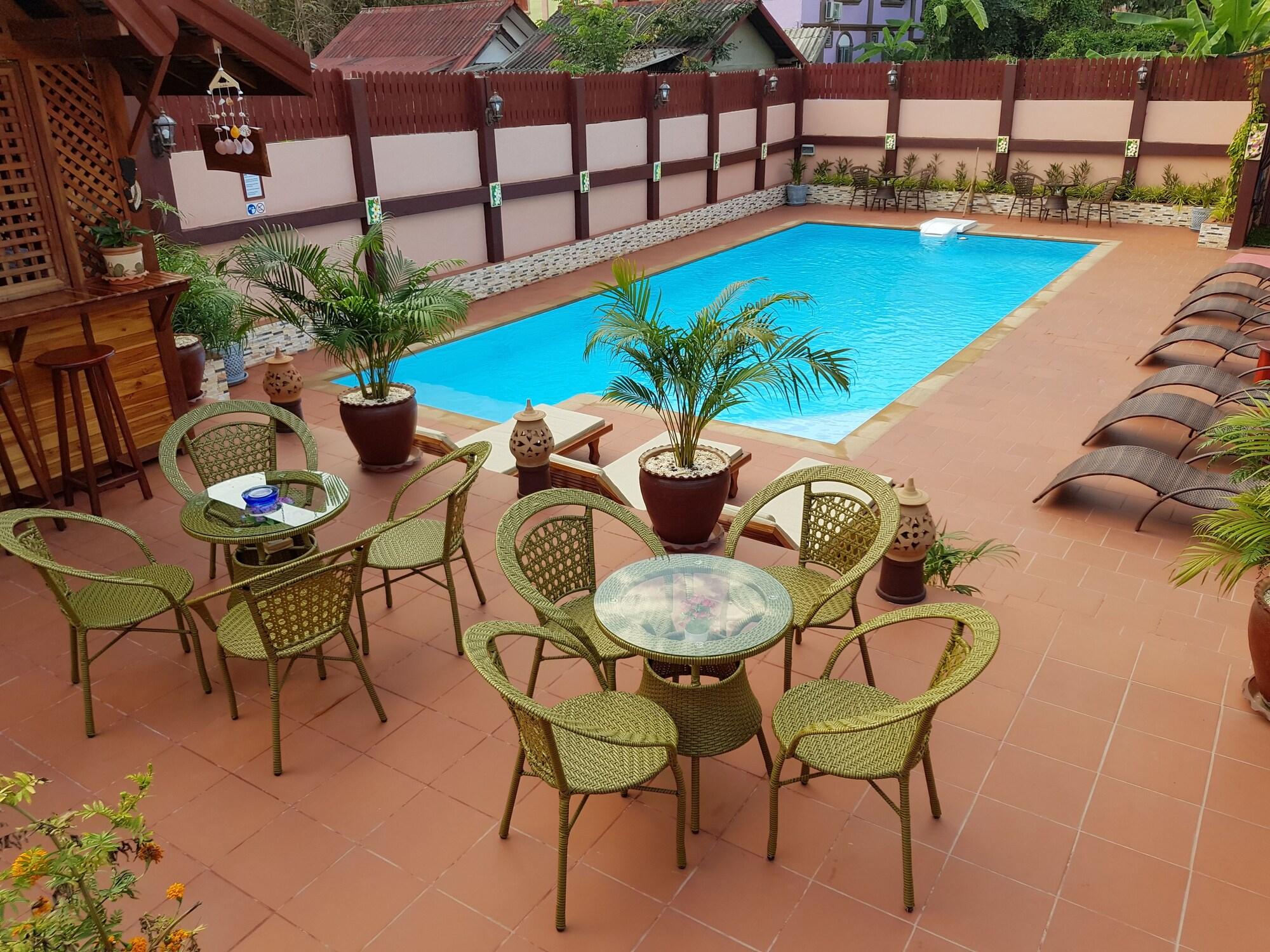 Vista Piscina Thongbay Guesthouse Luang Prabang