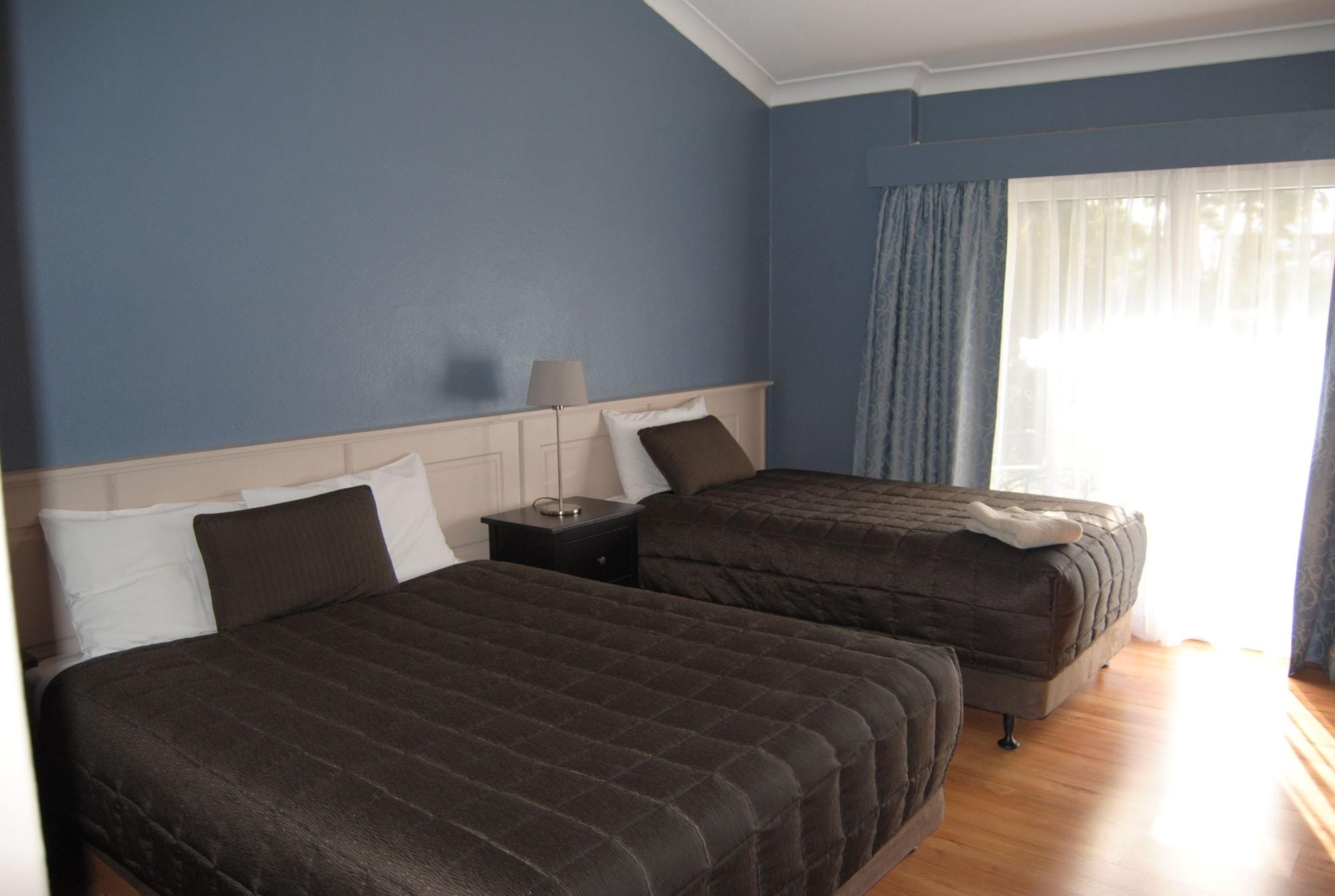 Varios Airlie House Motor Inn