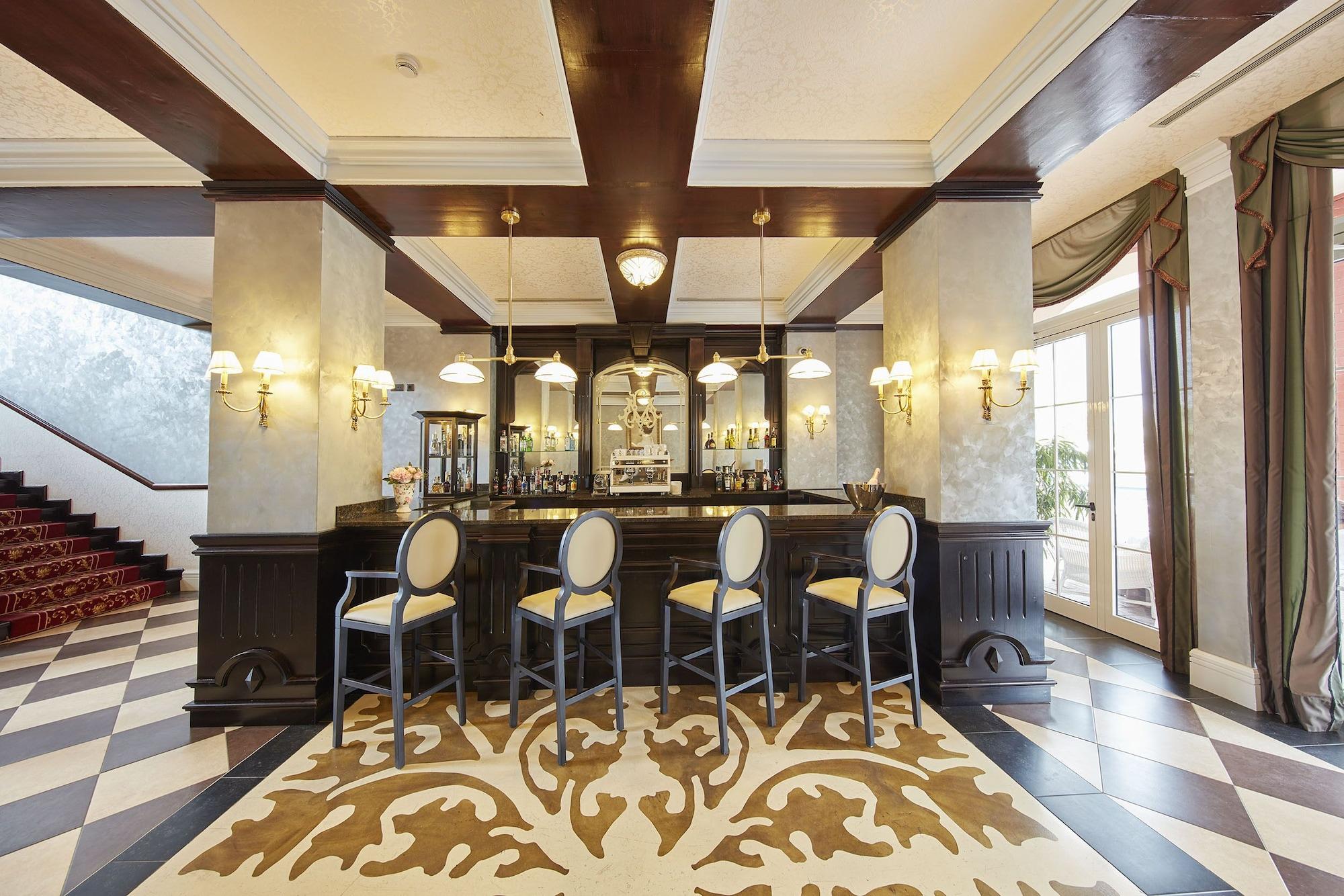 Bar/Salón PortAventura Hotel Lucy's Mansion