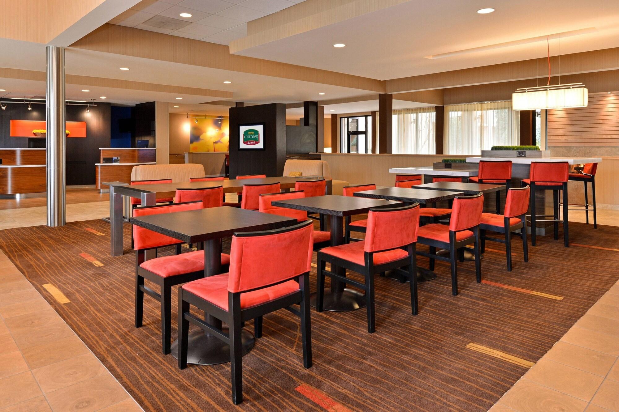 Vista Lobby Courtyard by Marriott Dallas Northwest