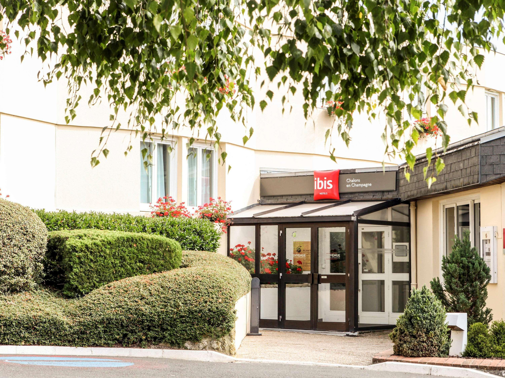 Vista Exterior ibis Chalons en Champagne