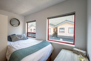 Alquiler Vacacional - Cozy Creekside Two-Storey Condo