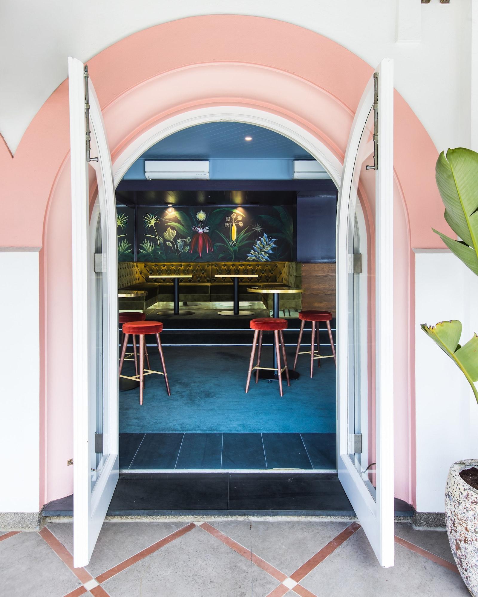 Bar/Salón Ravesi's Sydney