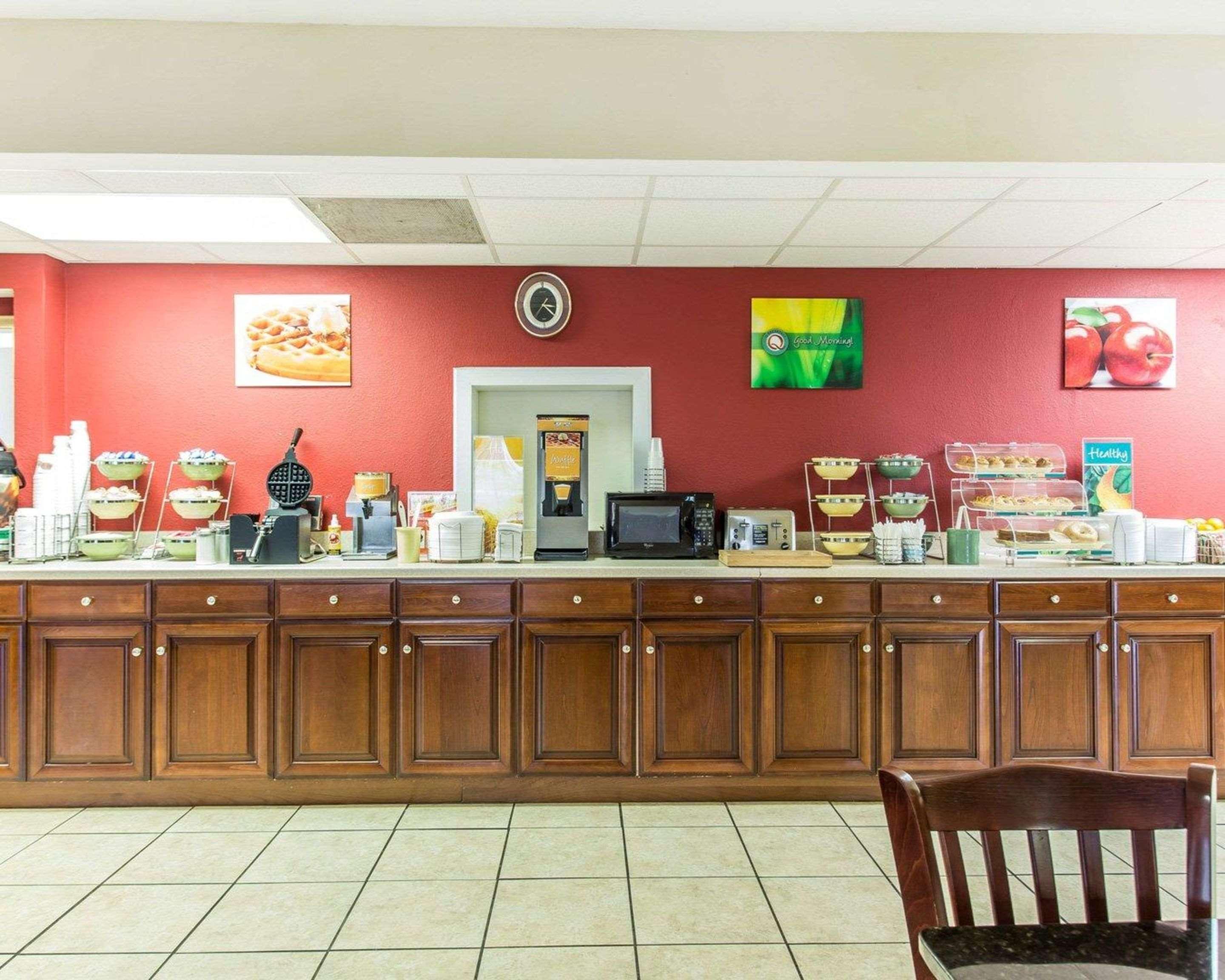 Restaurant Clarion Pointe Statesville