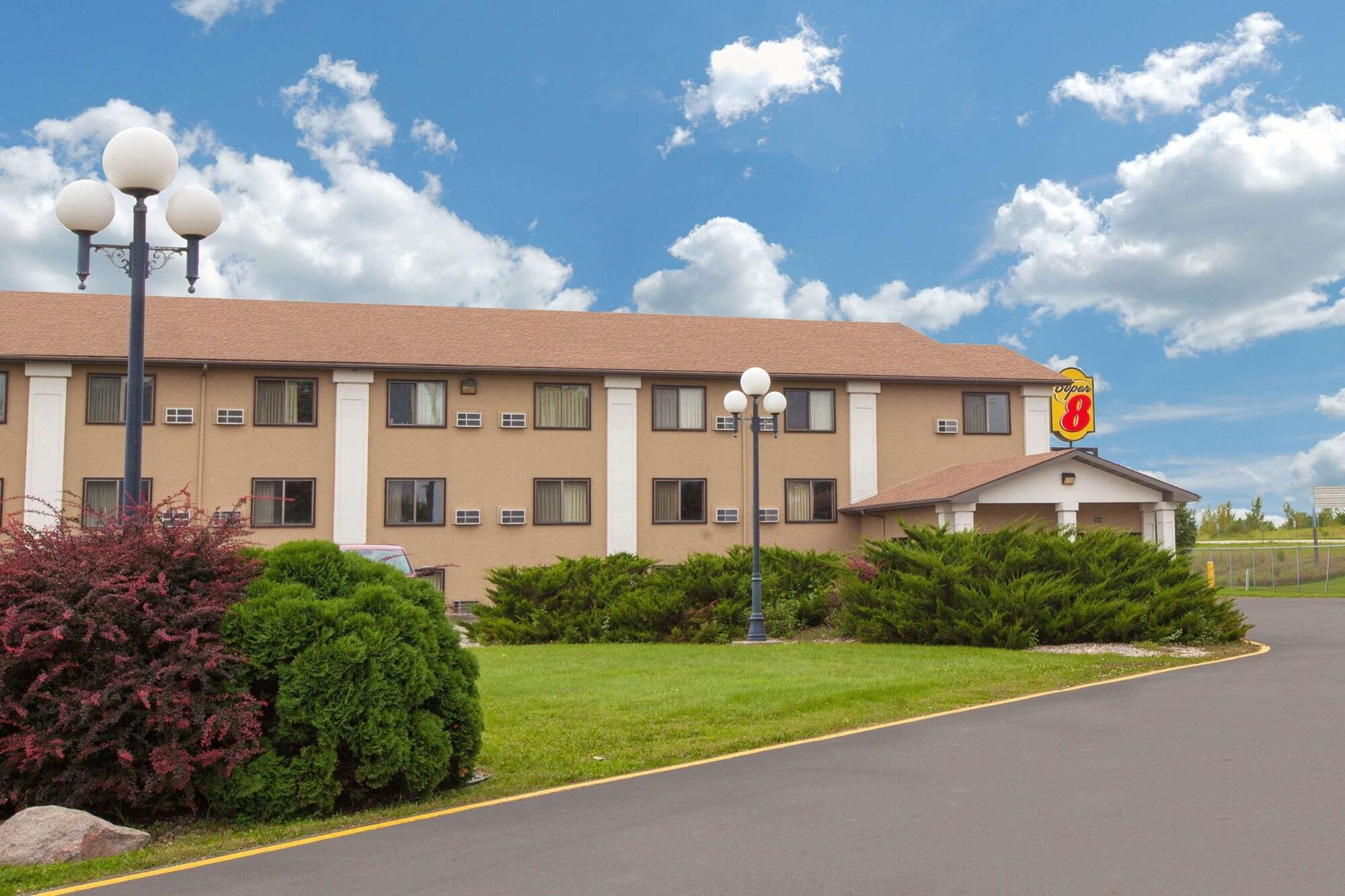 Varios Super 8 by Wyndham Clear Lake