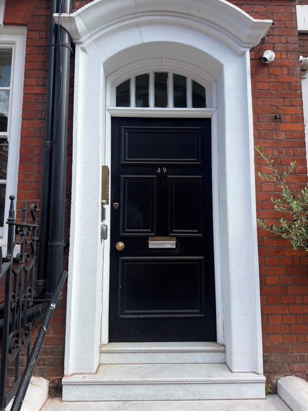 Vista Exterior Chelsea - Draycott Place apartments by Viridian Apartments