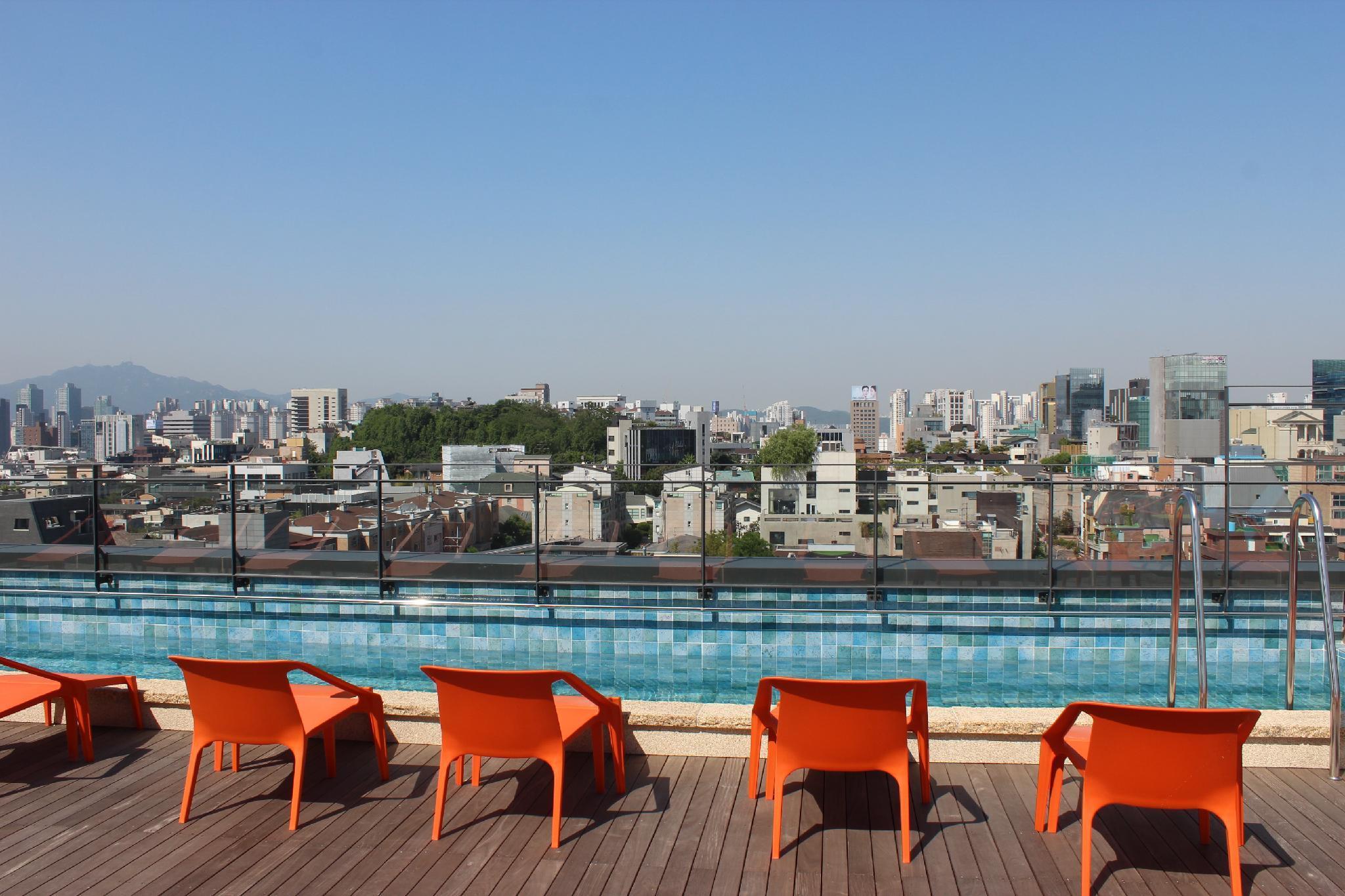 Vista Piscina Patio7 Hotel