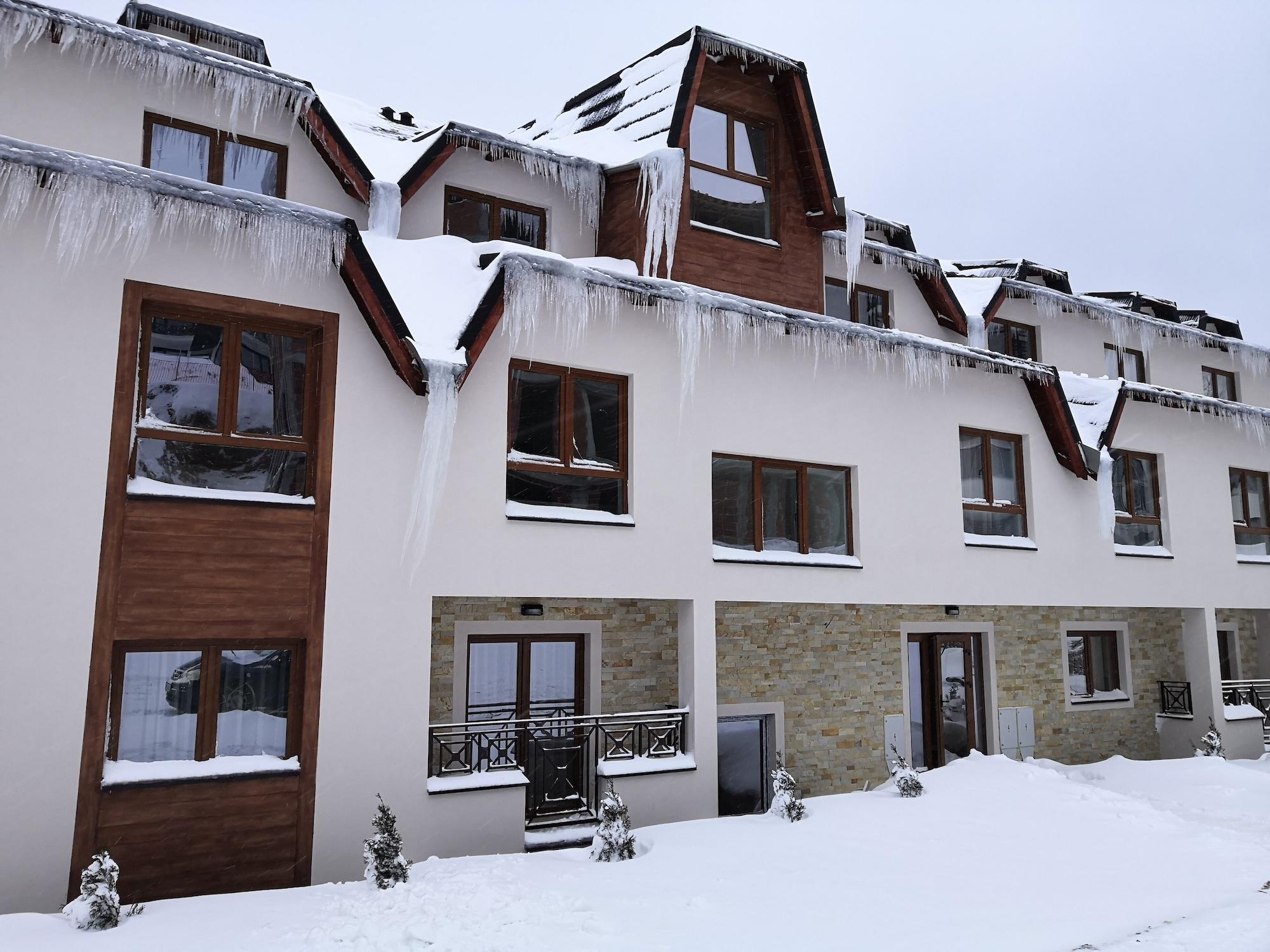 Vista Exterior Sky Cabin Apartments