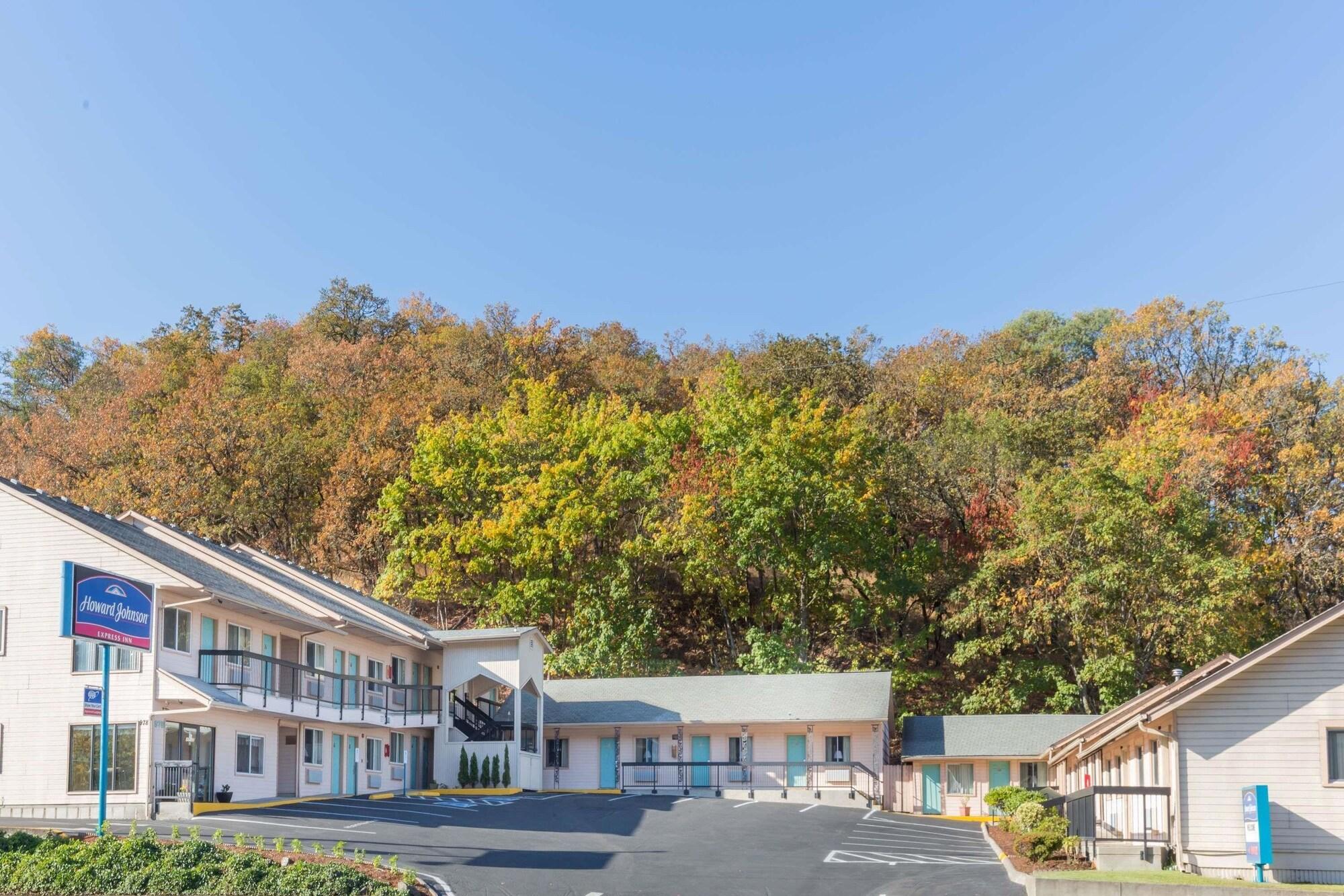 Vista Exterior Howard Johnson by Wyndham Roseburg