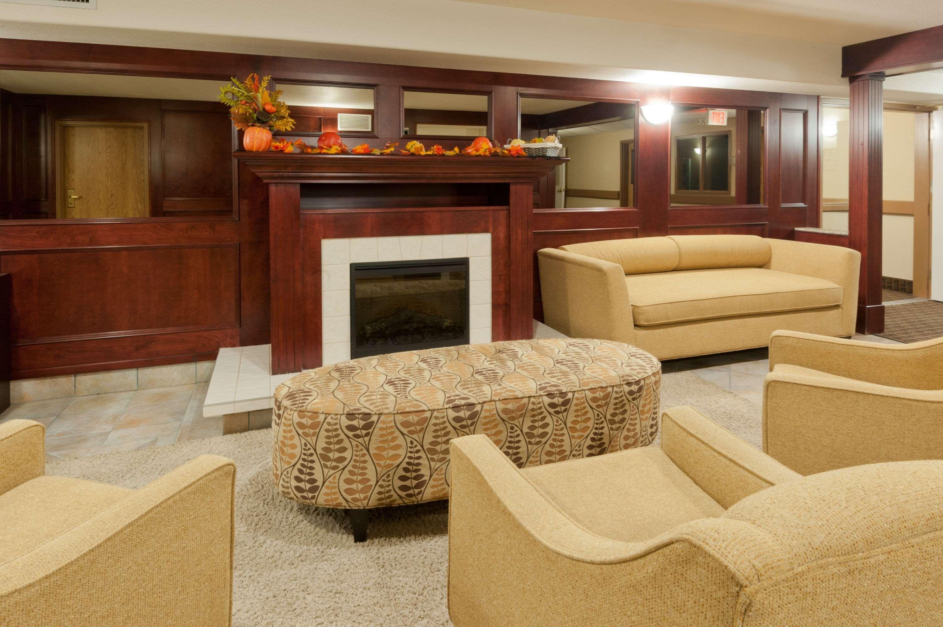 Vista Lobby SureStay Plus Hotel by Best Western Drumheller