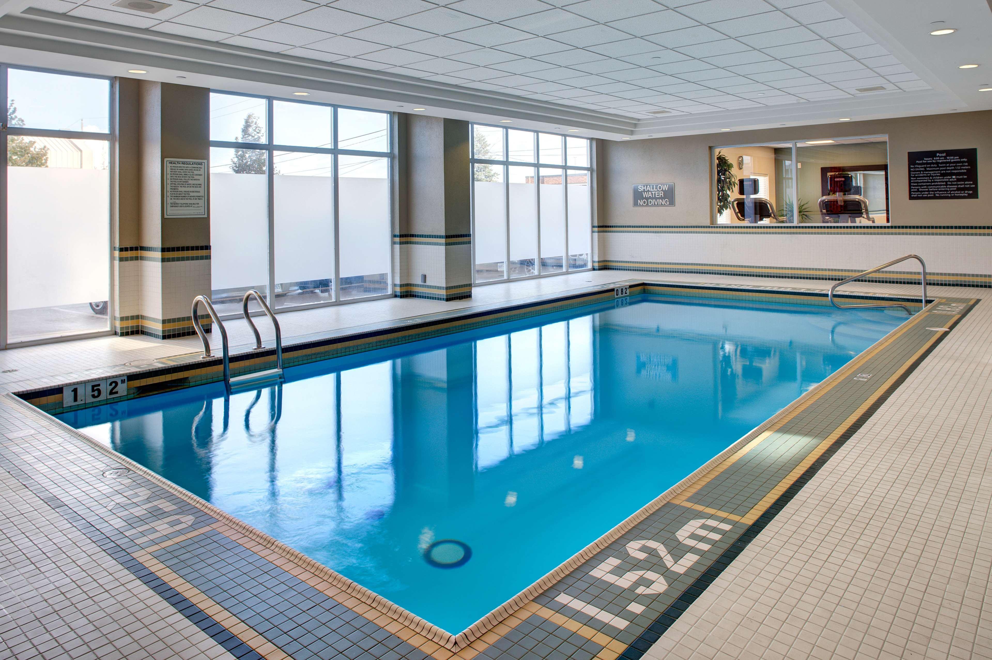 Vista Piscina Hampton Inn & Suites by Hilton Toronto Airport