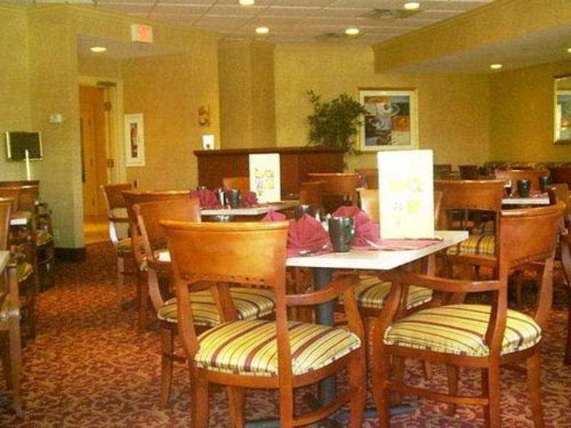 Restaurant Towneplace Suites By Marriott East Hartford