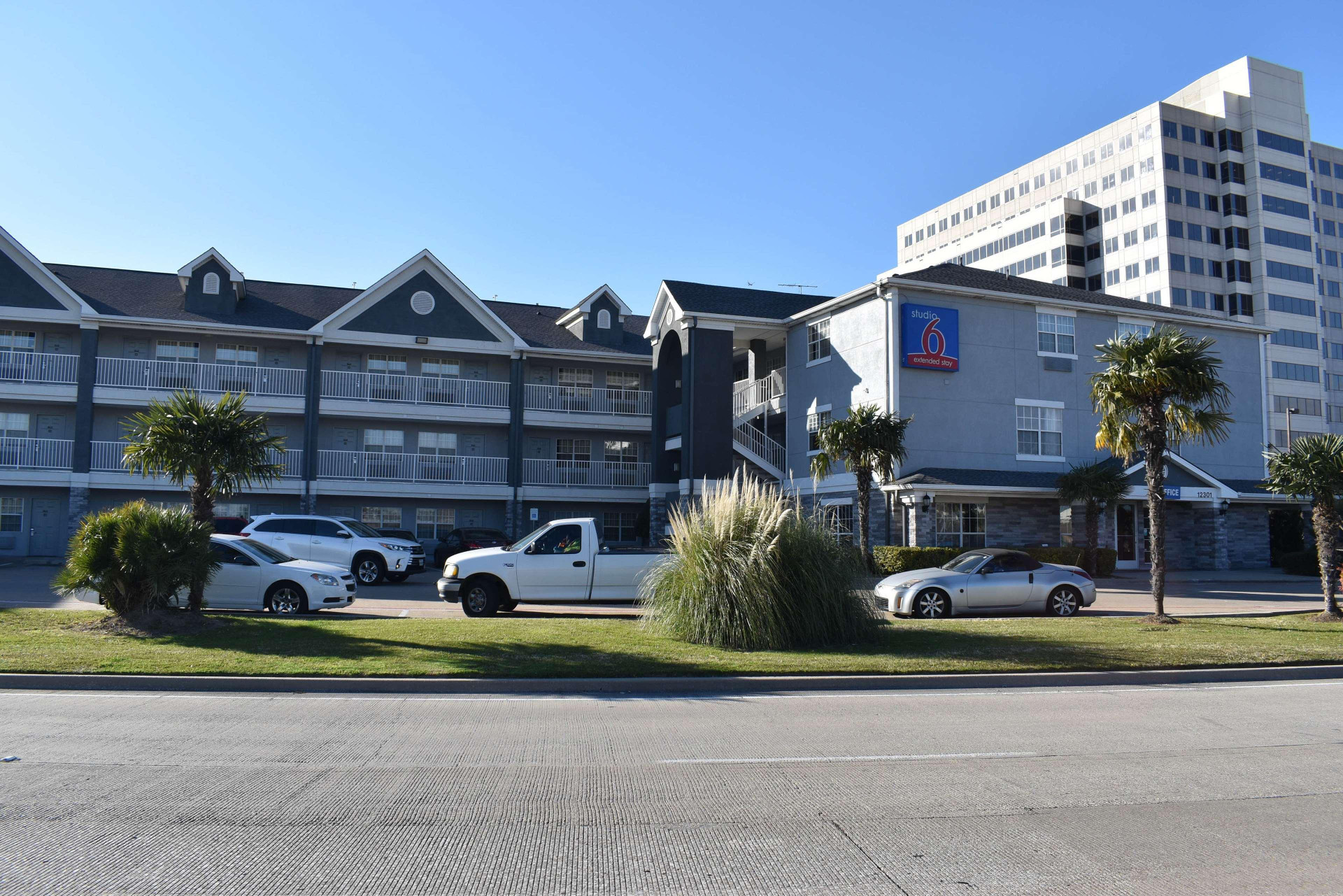 Vista Exterior Studio 6 Dallas, TX - North - Richardson