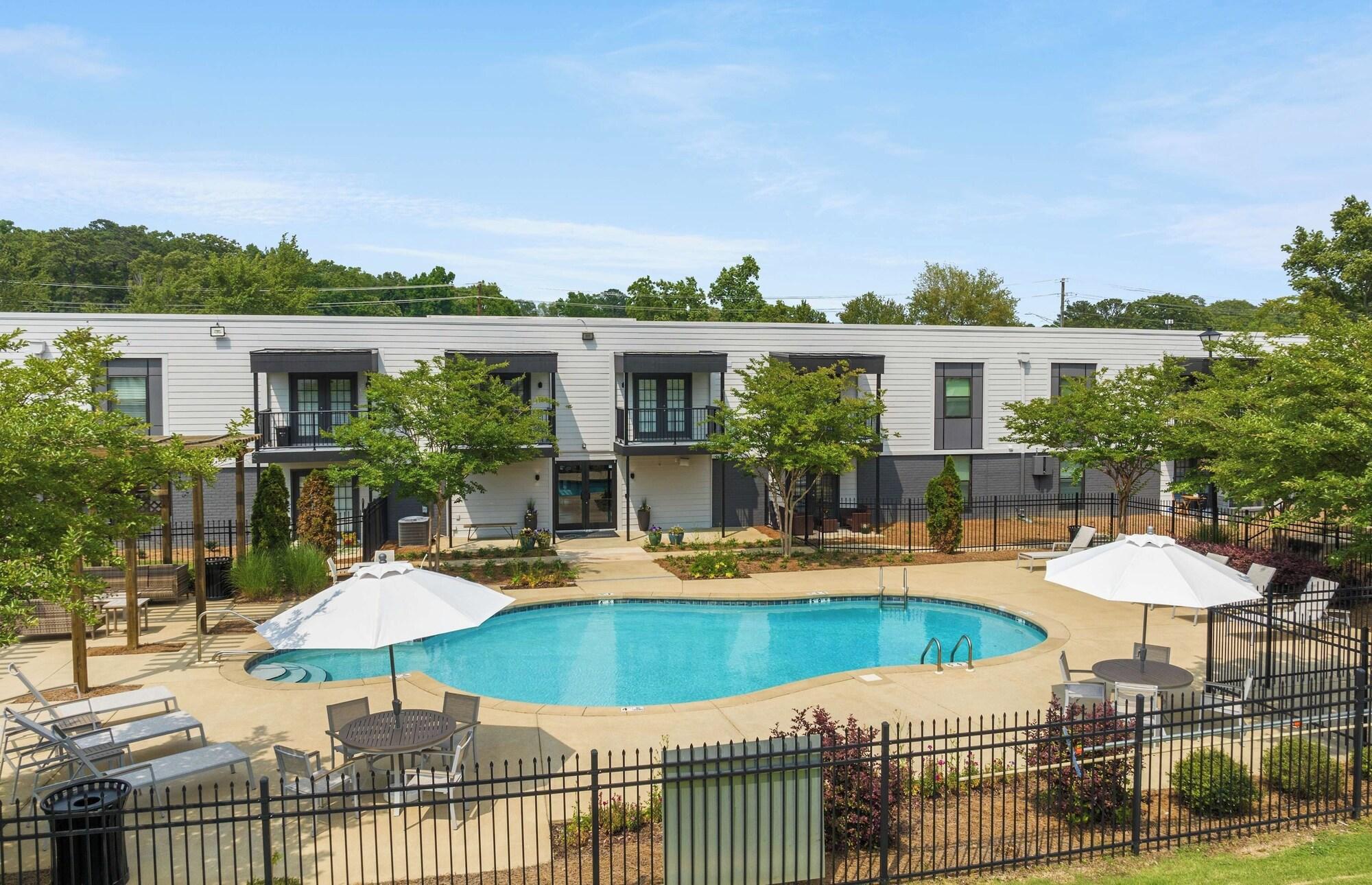 Varios Windsor Highlands Apartments by Landing