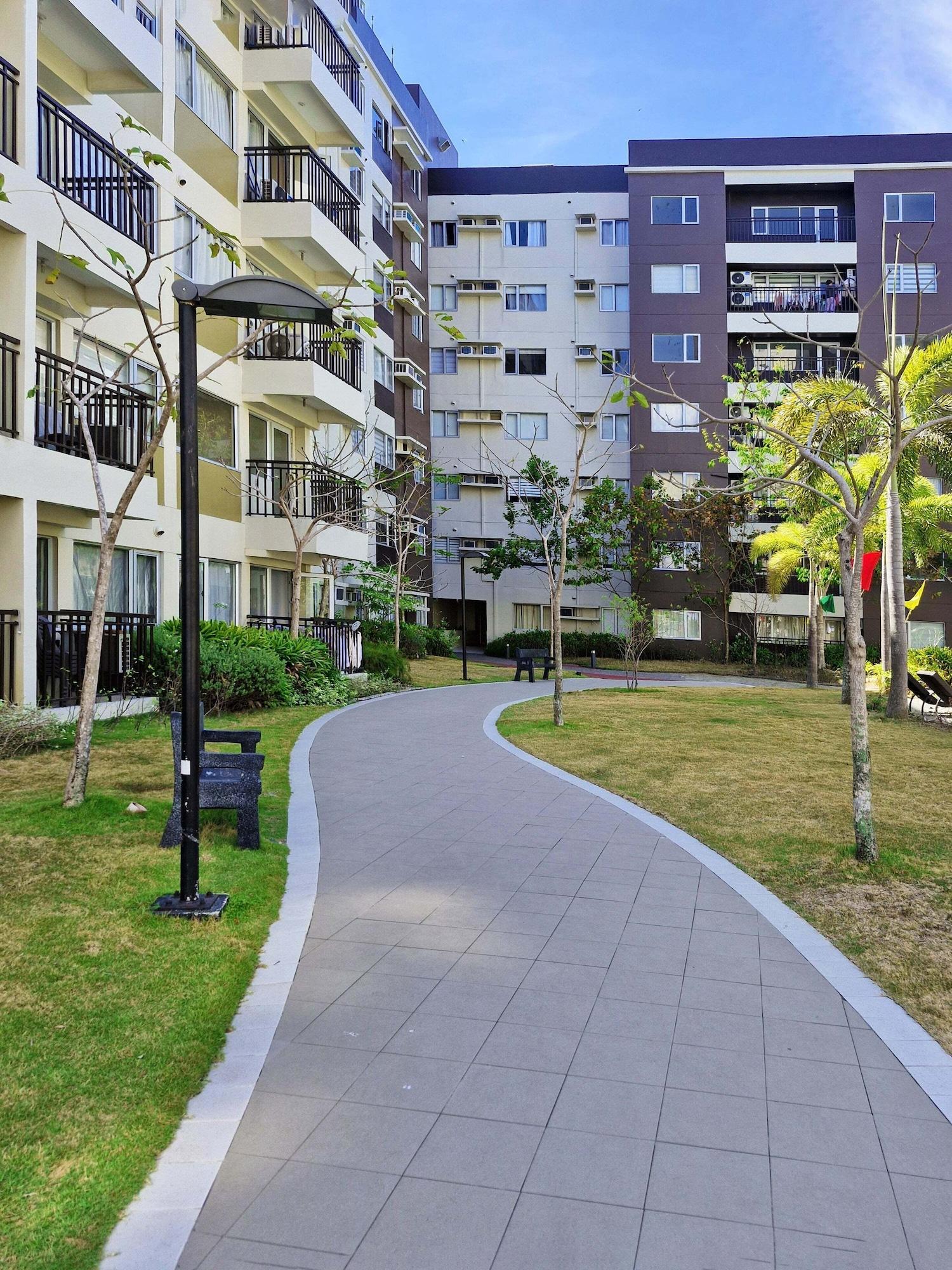 Varios Hubomoto Avida Suites