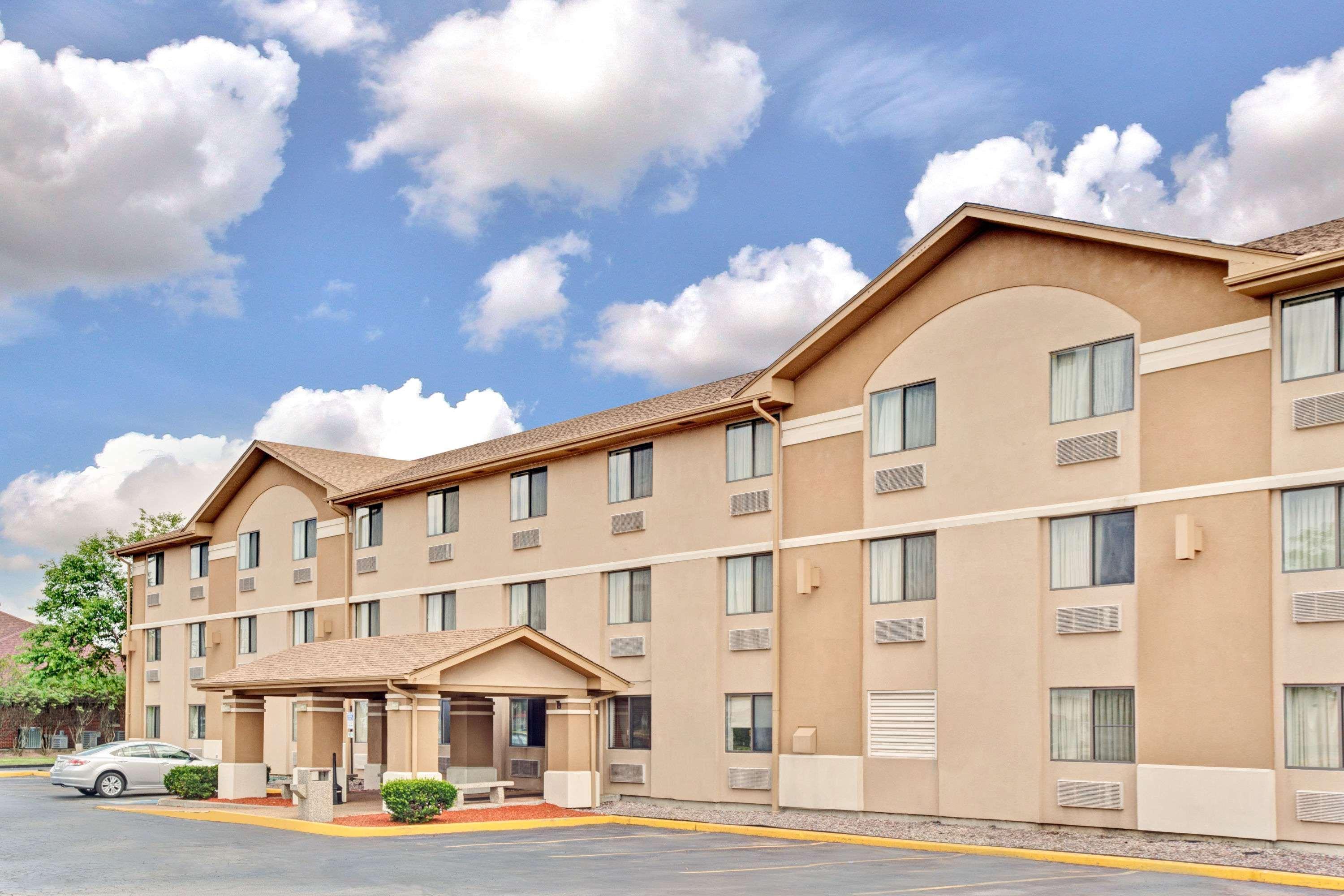 Vista Exterior Super 8 By Wyndham Mokena/Frankfort /I-80