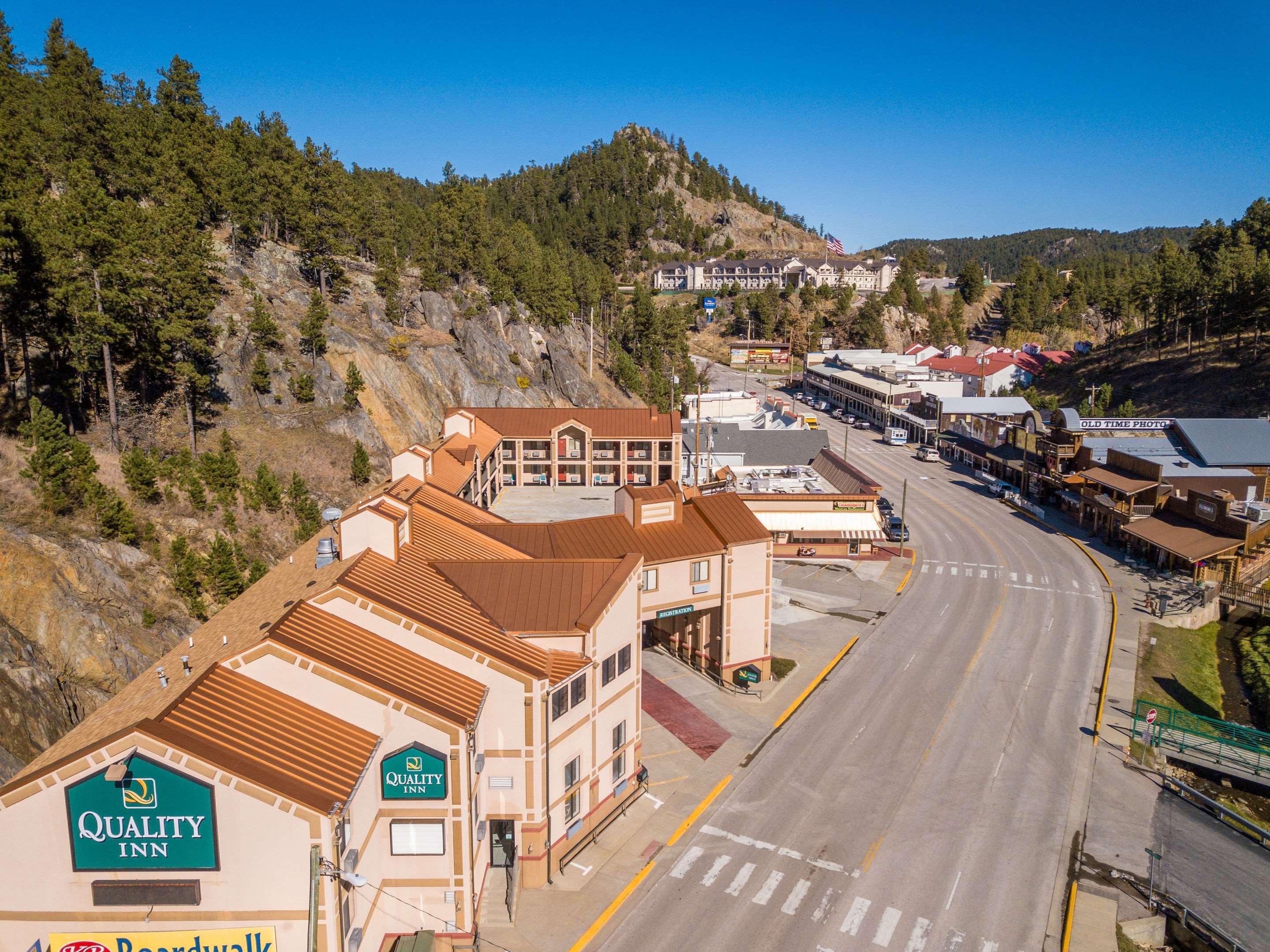 Vista Exterior Quality Inn Keystone near Mount Rushmore