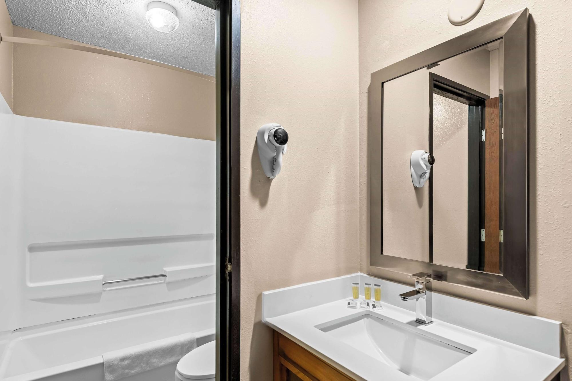 Equipamiento de Habitación Super 8 by Wyndham Council Bluffs IA Omaha NE Area