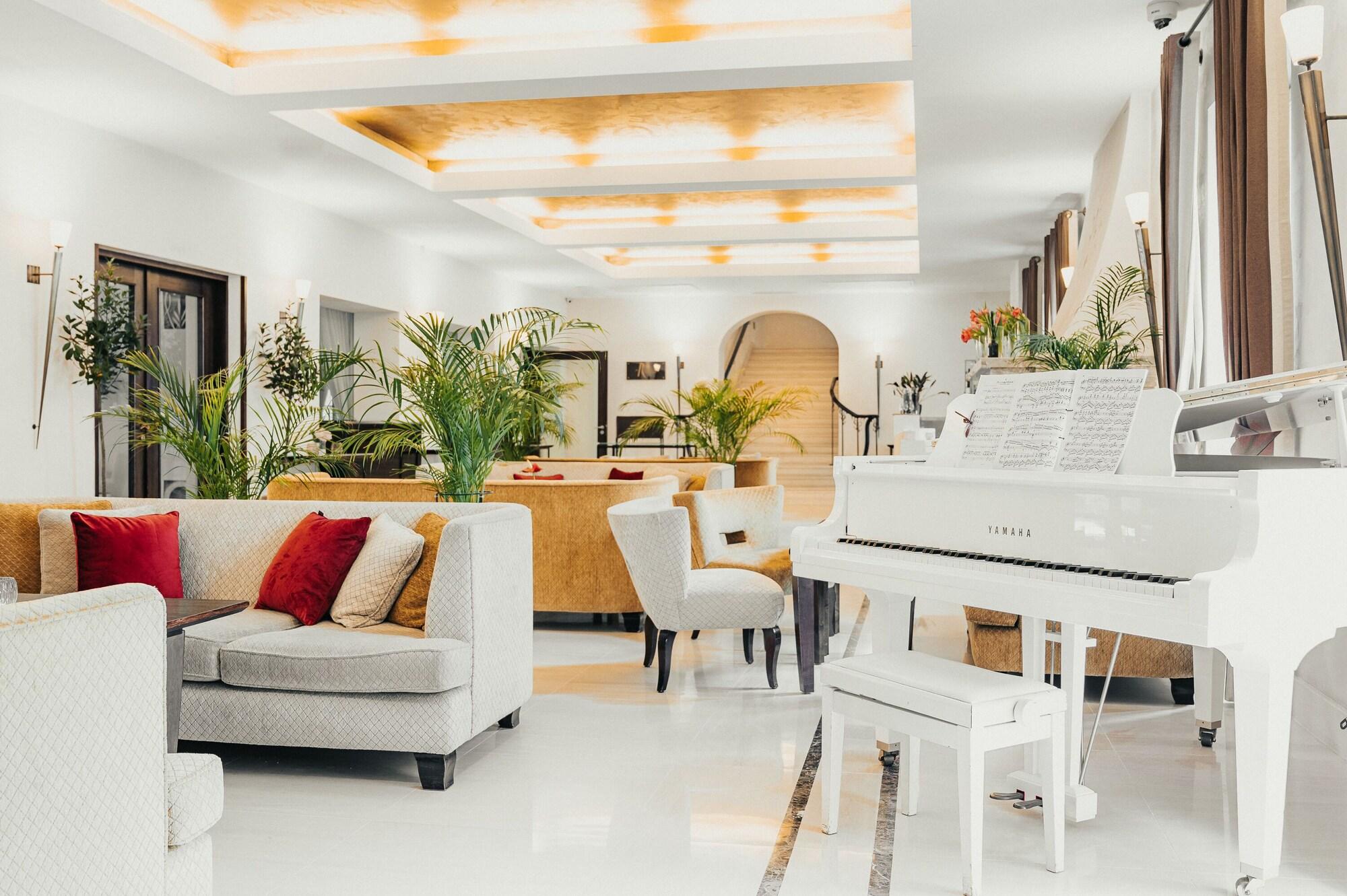 Vista Lobby Mamaison Le Regina Boutique Hotel