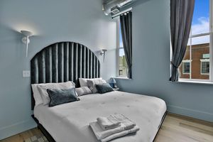 Alquiler Vacacional - NEW Bourbon Trail Luxury Loft in Downtown Frankfort / 5 BR + 5 Bath / Sleeps 10