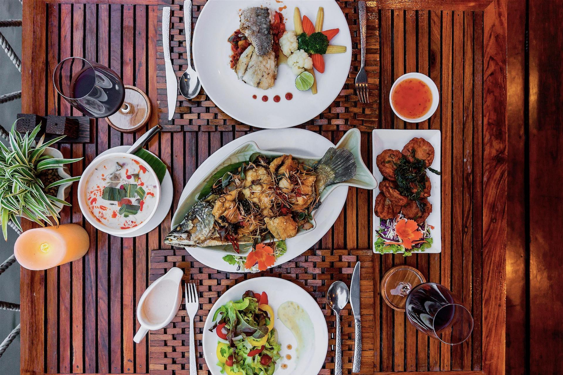 Restaurant The Float House River Kwai