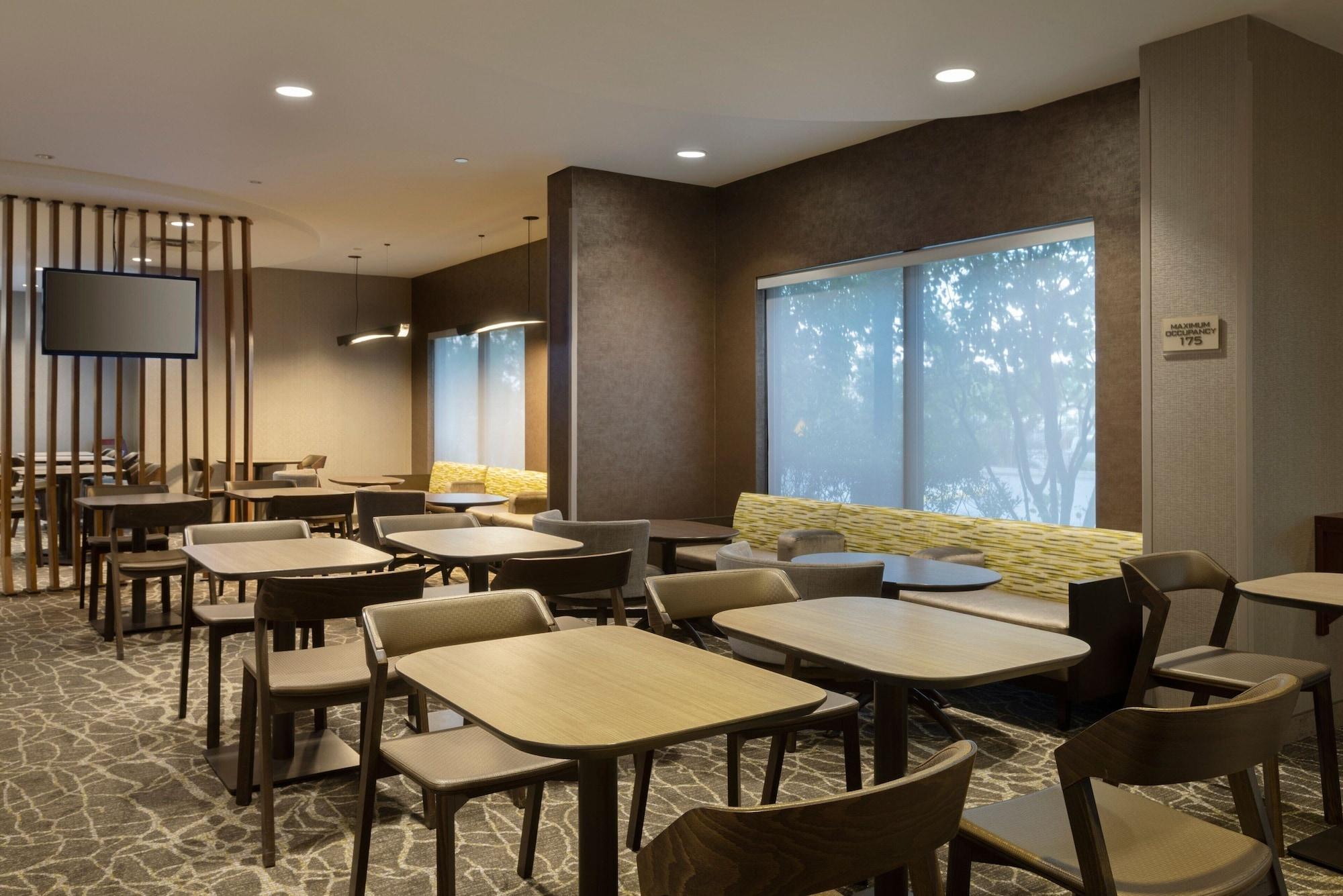 Restaurant SpringHill Suites by Marriott Newark Liberty International