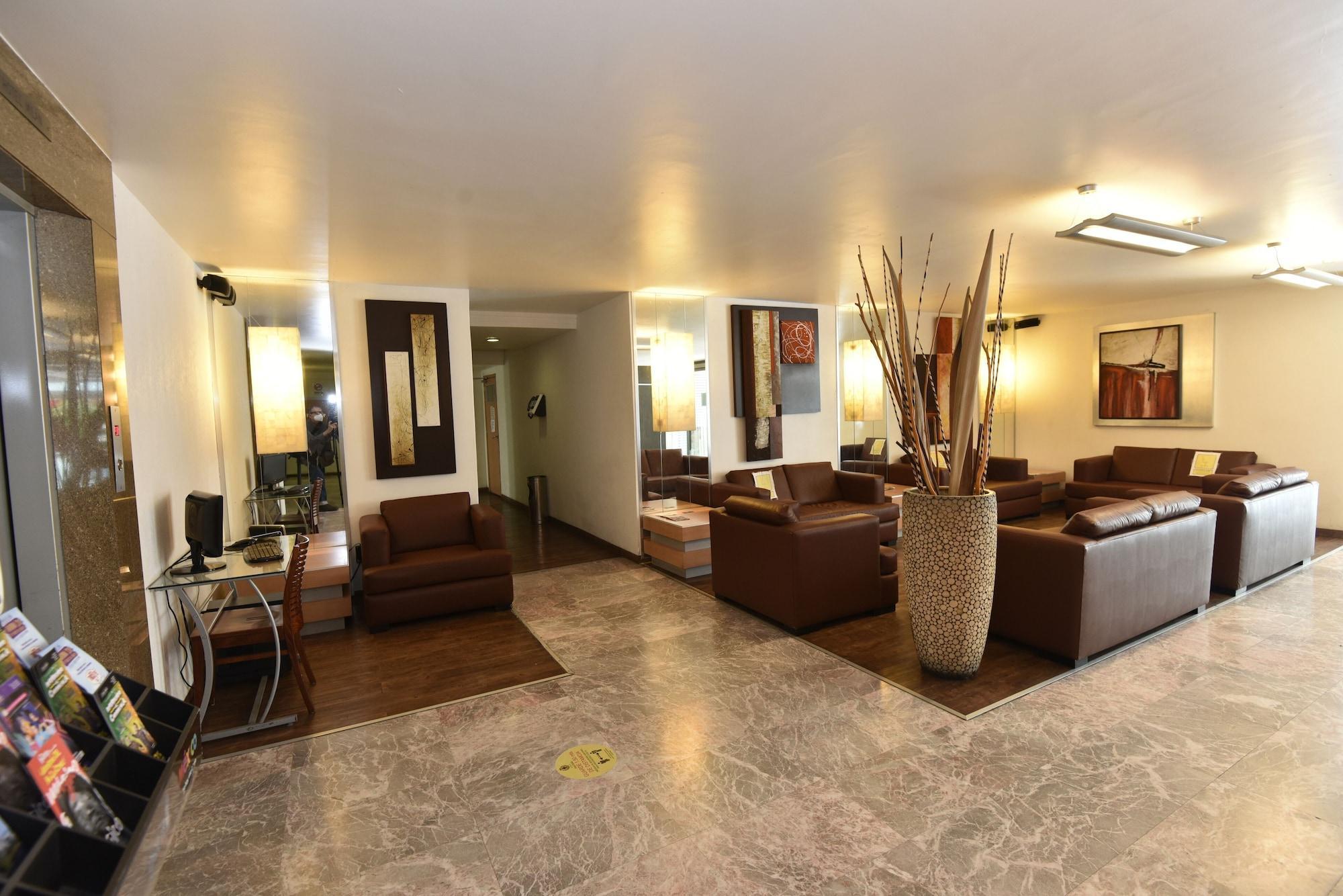 Vista Lobby Hotel Milan CDMX