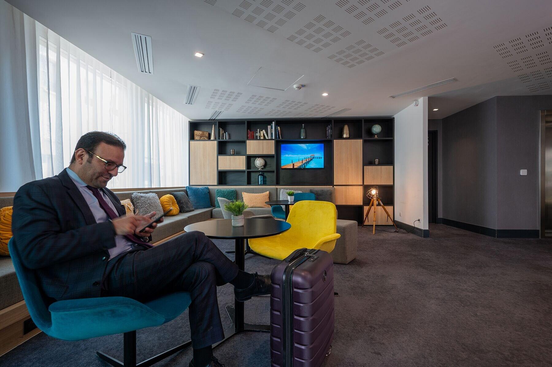 Vista Lobby NEMEA Appart Hotel Paris Levallois