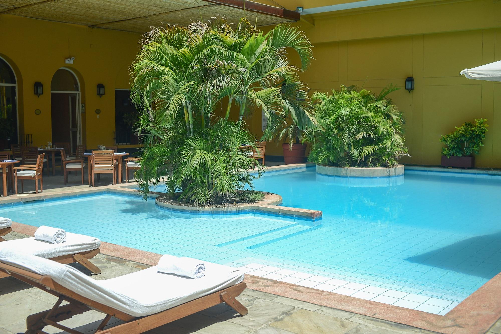 Vista Piscina LP Los Portales Hotel Piura