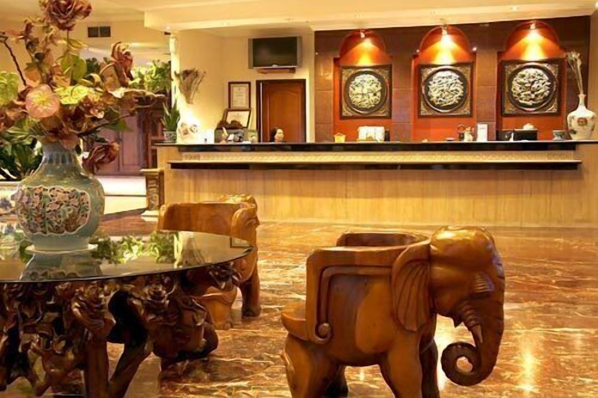 Vista Lobby Hotel Grand Tiga Mustika