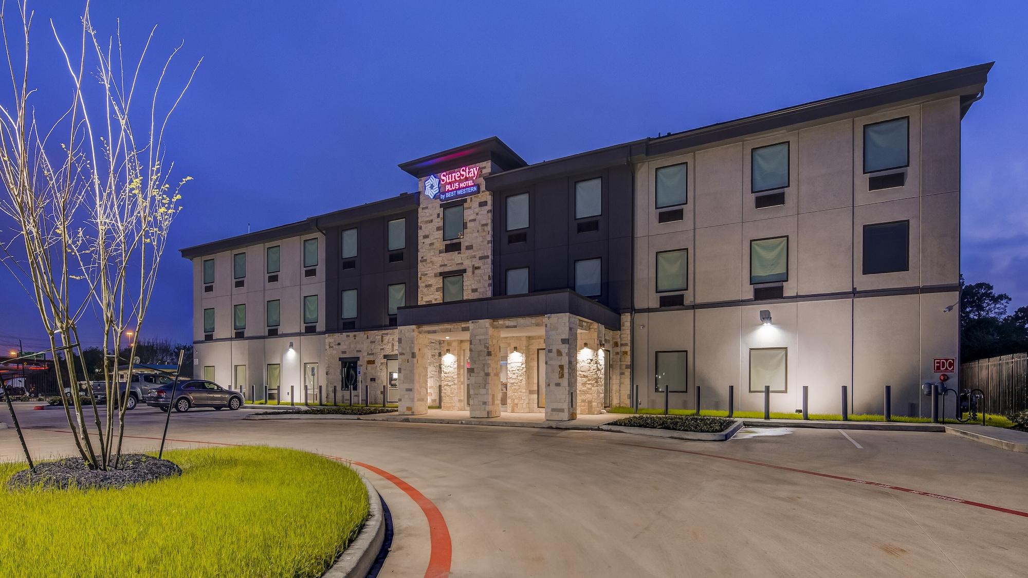 Vista Exterior SureStay Plus Hotel by Best Western Humble