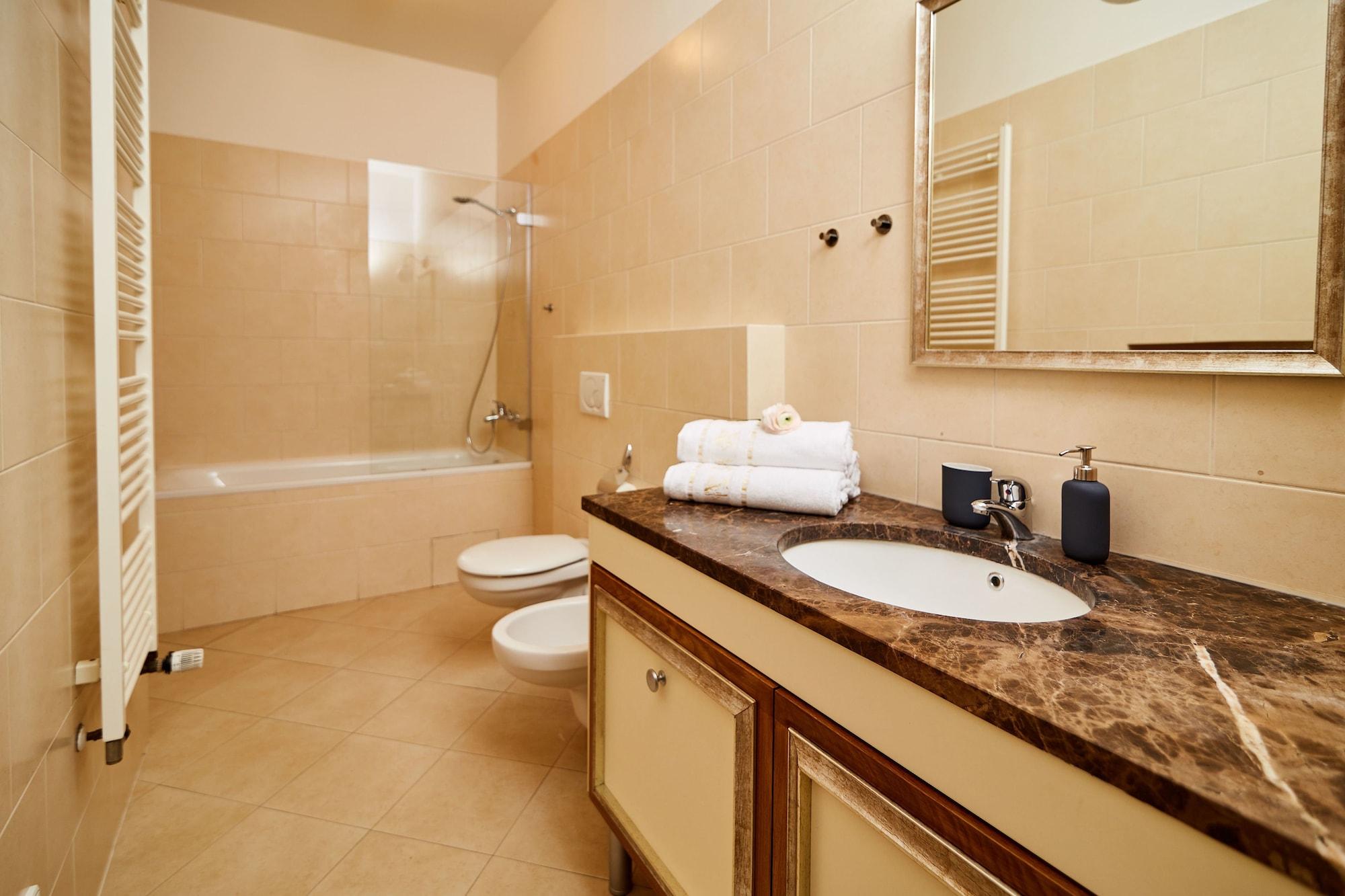 Equipamiento de Habitación Three Golden Crowns Apartments