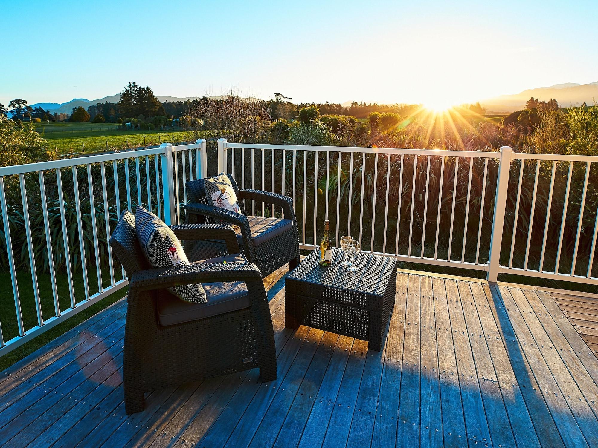 Varios Kakatu Retreat