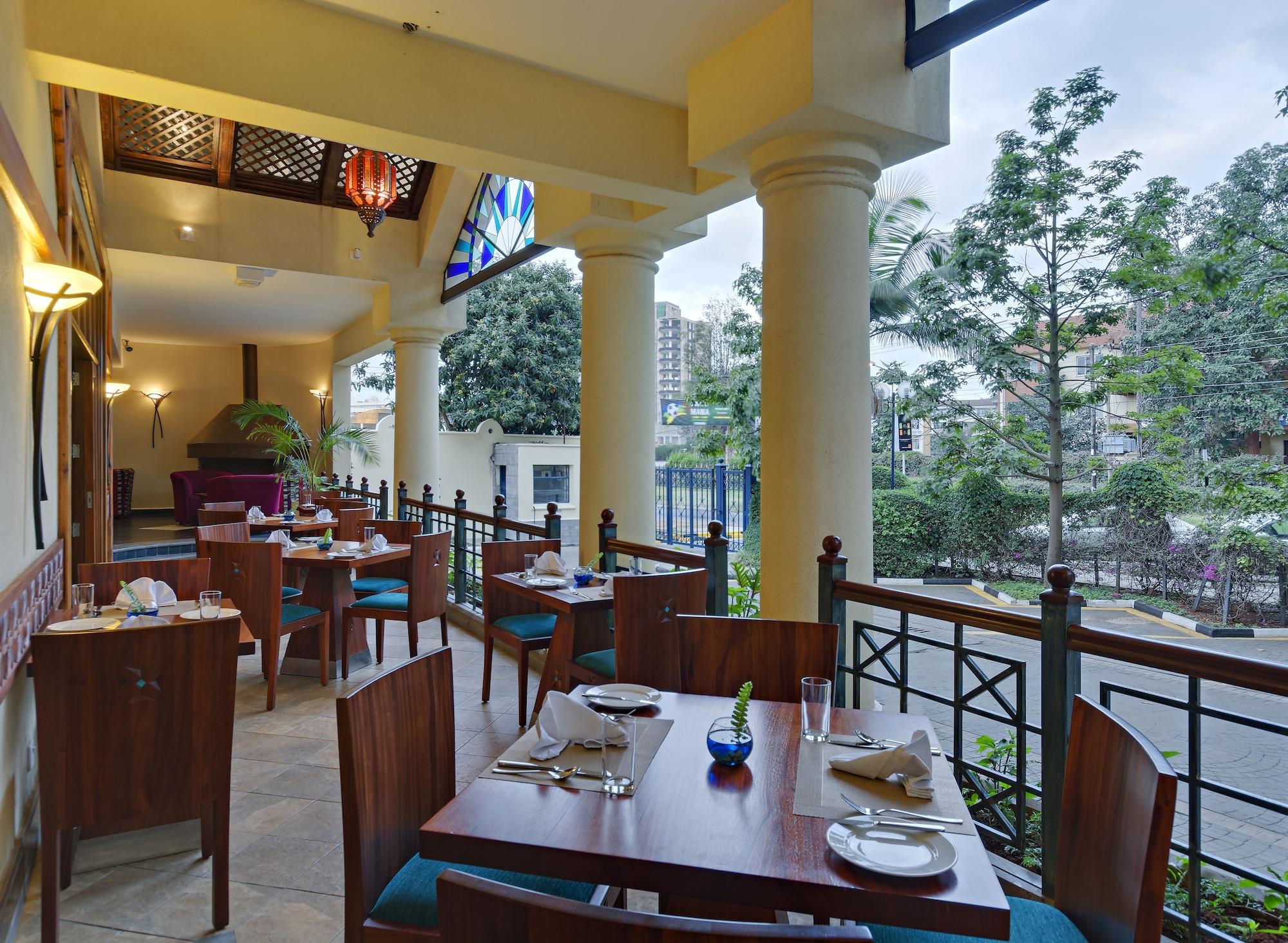 Restaurant The Heron By Sarovar Portico India