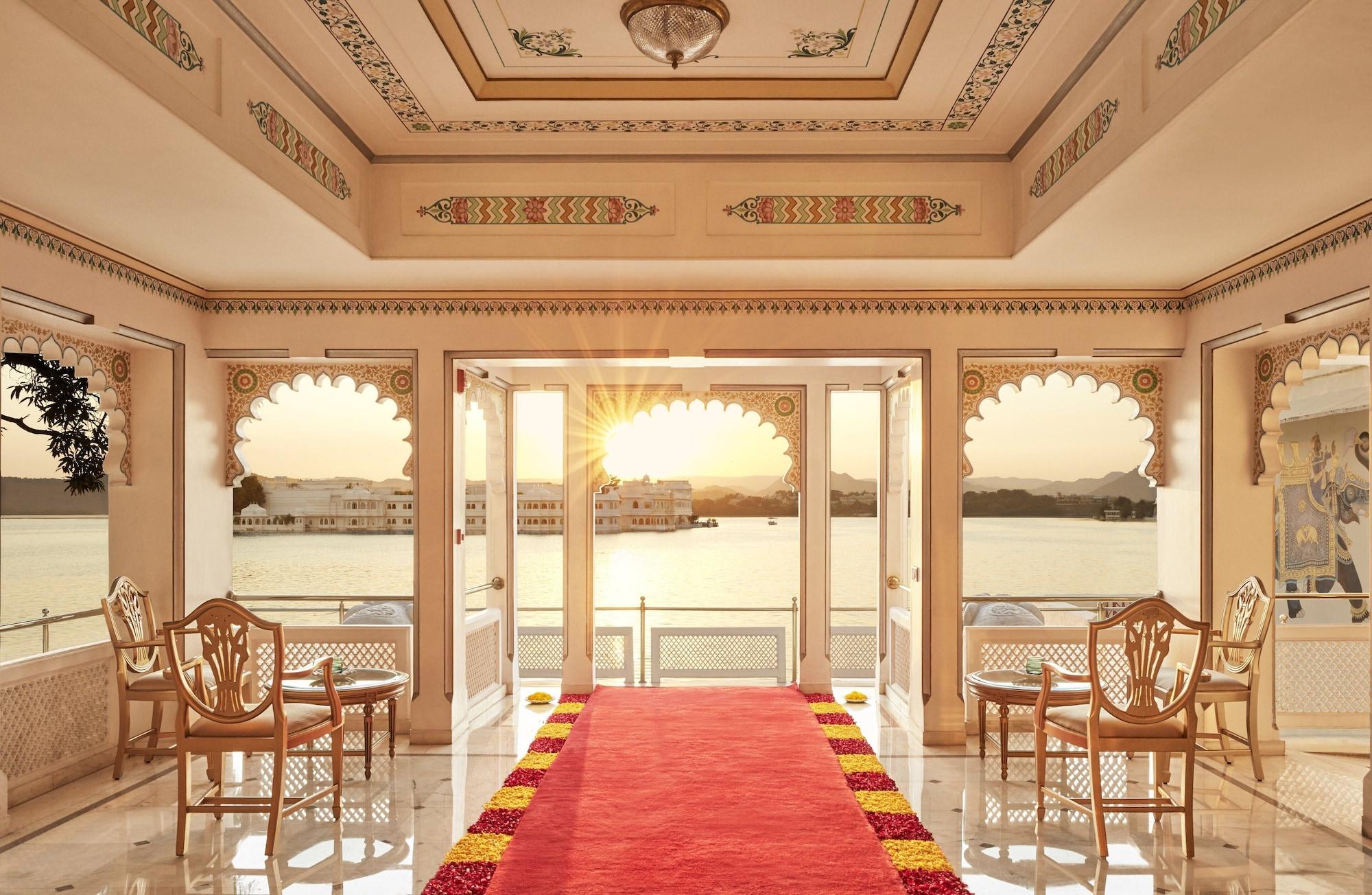 Vista Lobby Taj Fateh Prakash Palace