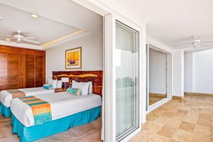 Alquiler Vacacional - Luxurious 1st-floor Condo With Pool, Oceanfront Balcony & Water View